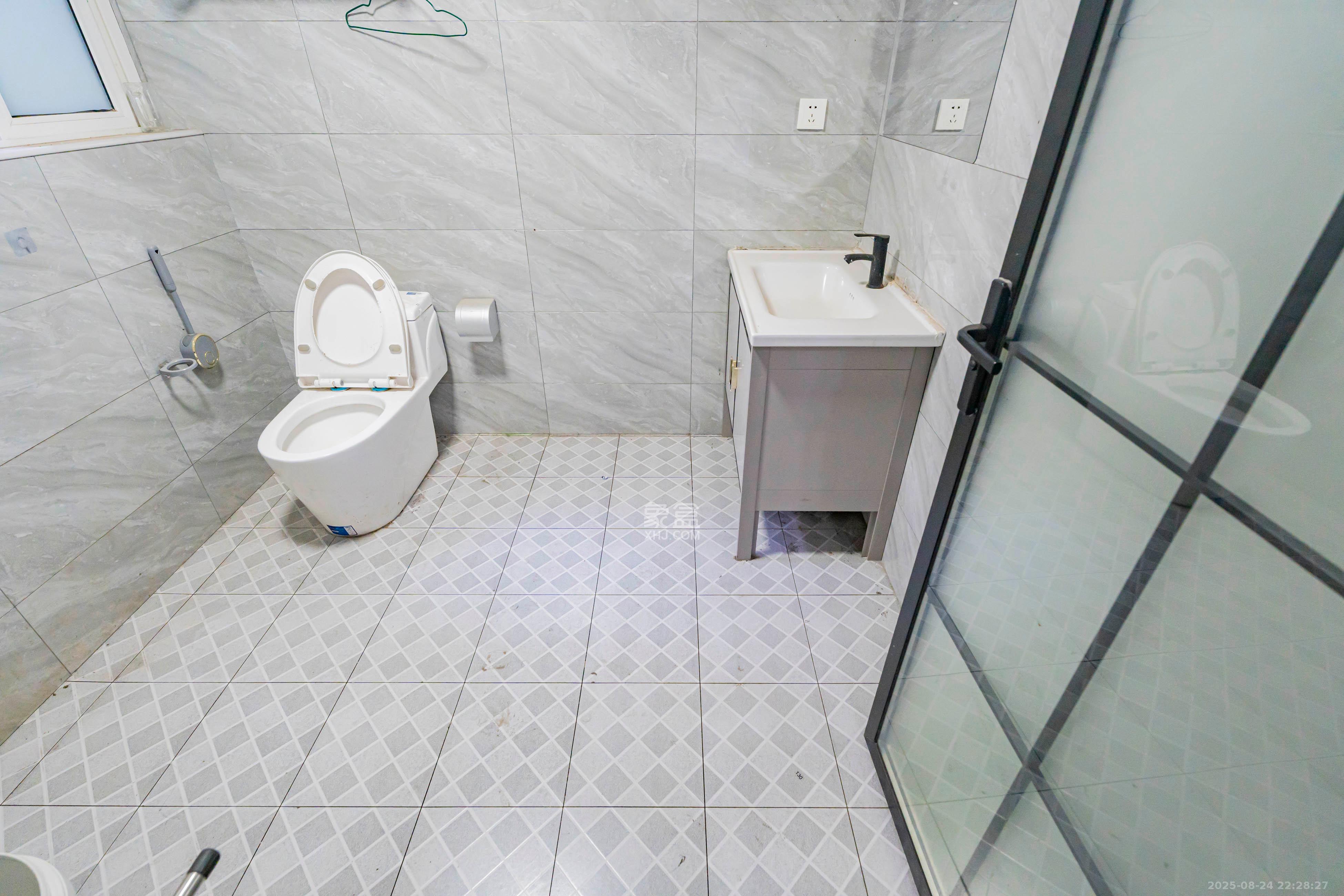 科大佳园北苑  3室2厅2卫    128.0万卫生间