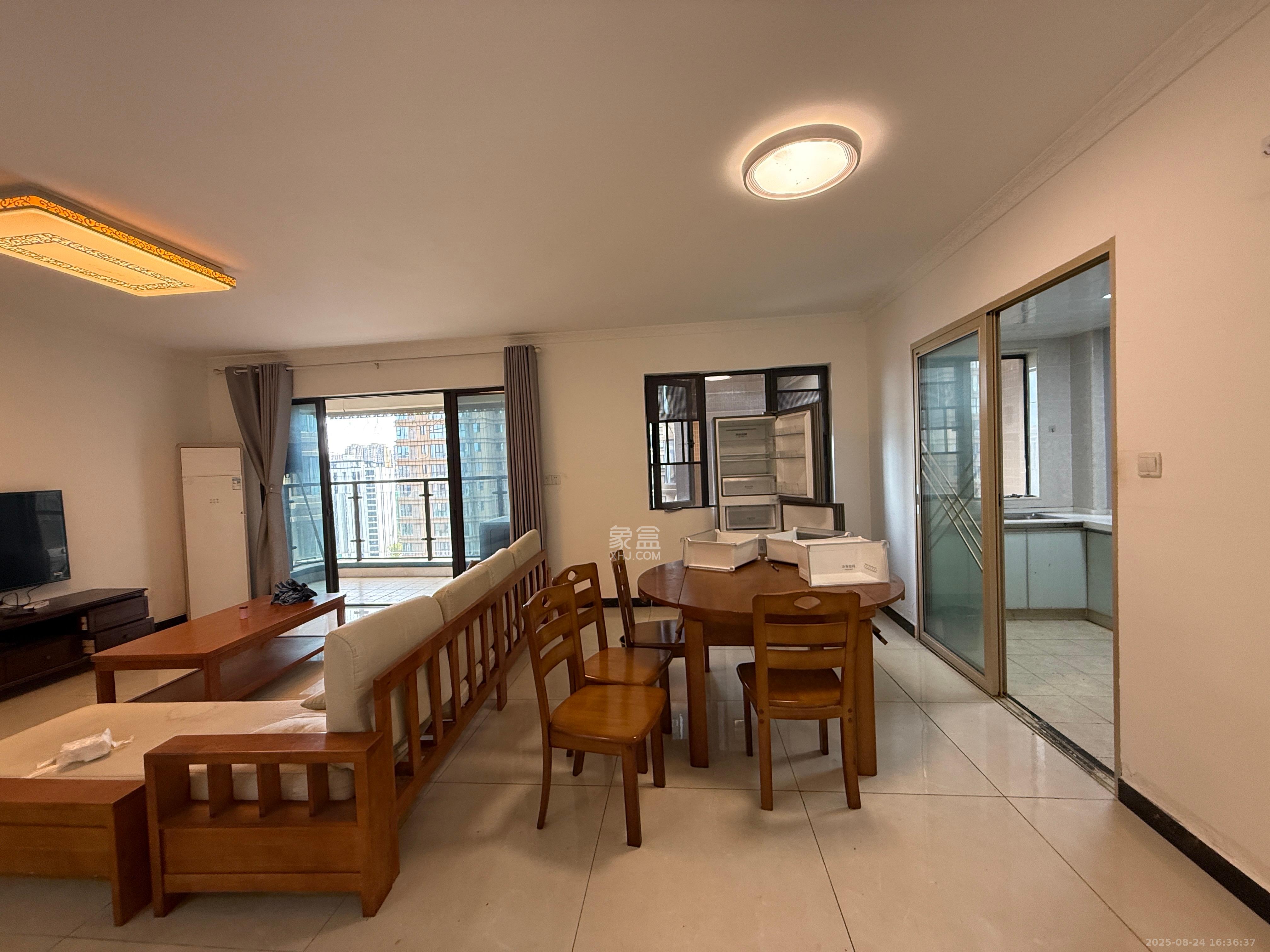 润和长郡(润和紫郡二三期) 4室2厅2卫 2300.0元/月 润和长郡(润和紫郡二三期) 4室2厅2卫 2300.0元/月室内图