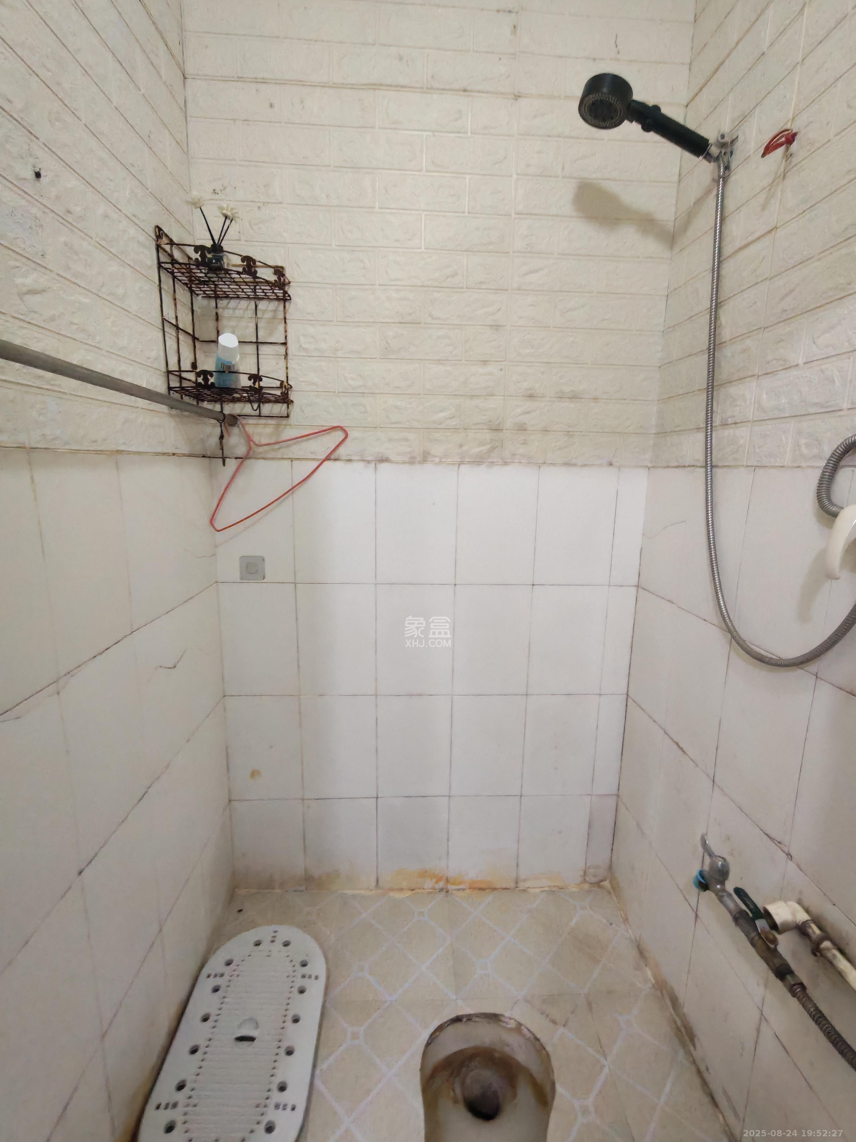 人民新村 2室1厅1卫 1500.0元/月 人民新村 2室1厅1卫 1500.0元/月室内图