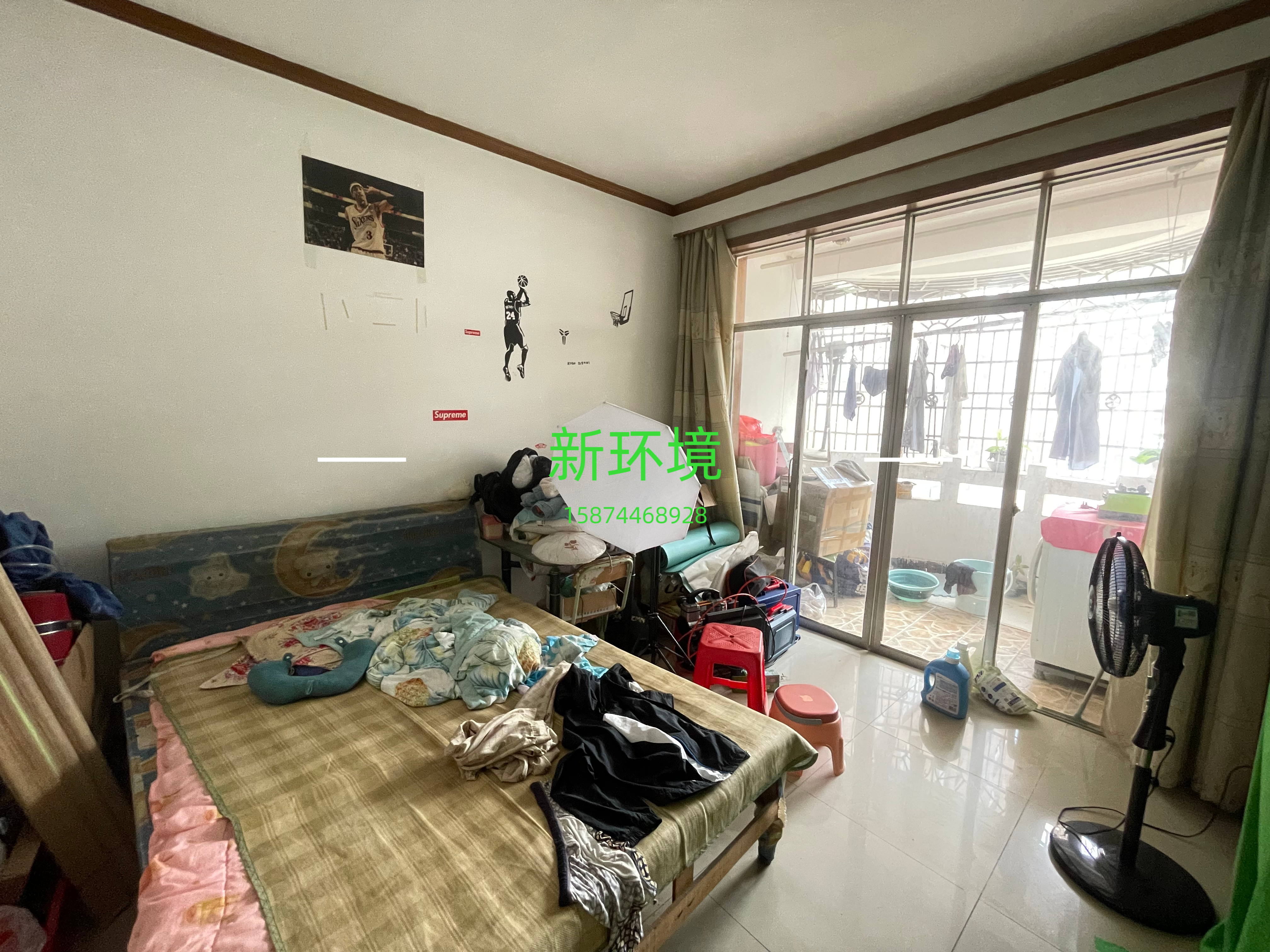 紫云小区  4室2厅2卫    68.0万客厅
