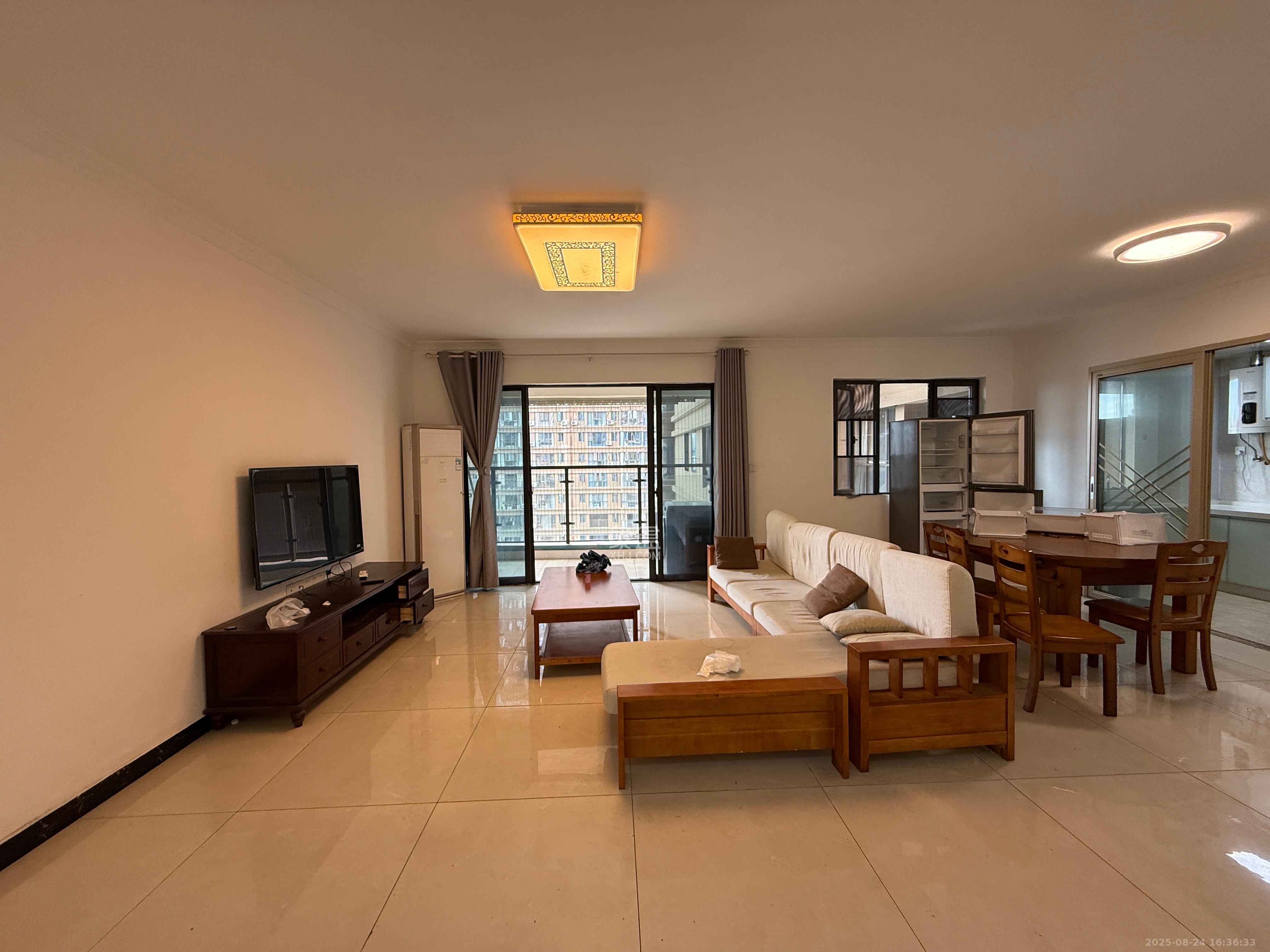 润和长郡(润和紫郡二三期) 4室2厅2卫 2300.0元/月 润和长郡(润和紫郡二三期) 4室2厅2卫 2300.0元/月室内图