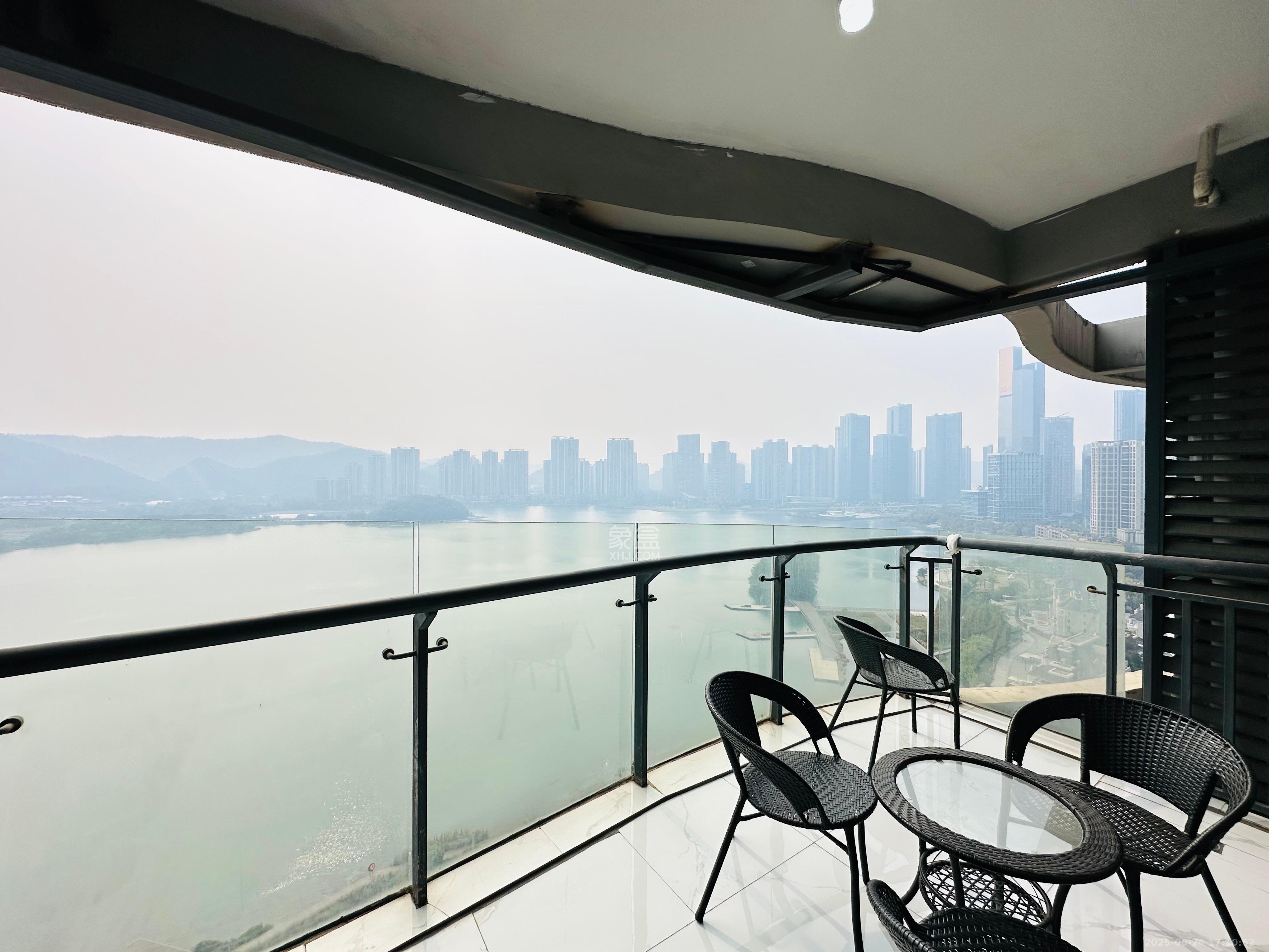 天祥水晶湾 4室2厅2卫 4500.0元/月 天祥水晶湾 4室2厅2卫 4500.0元/月室内图