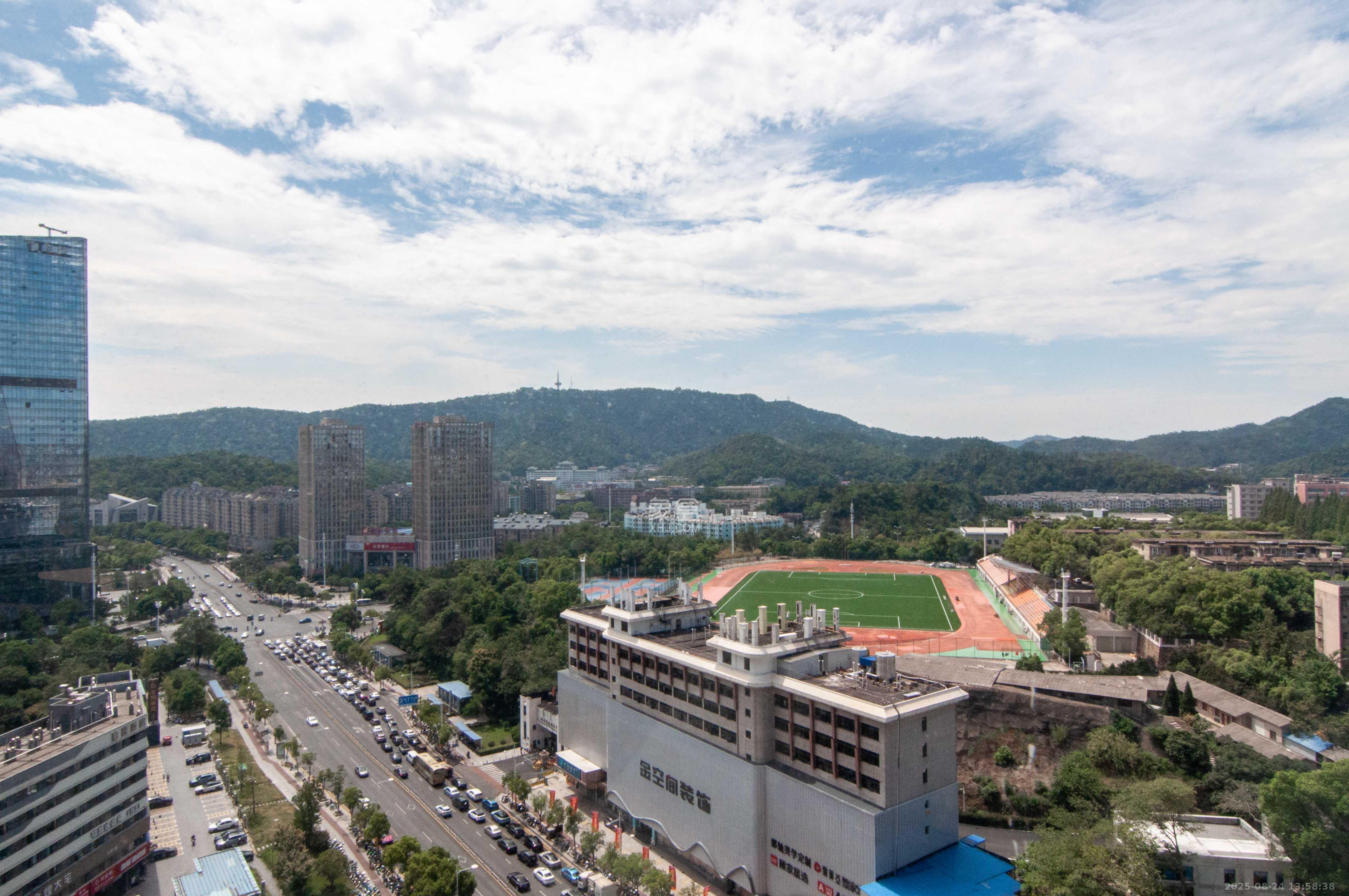 旭辉都会山  4室2厅3卫    328.0万其他