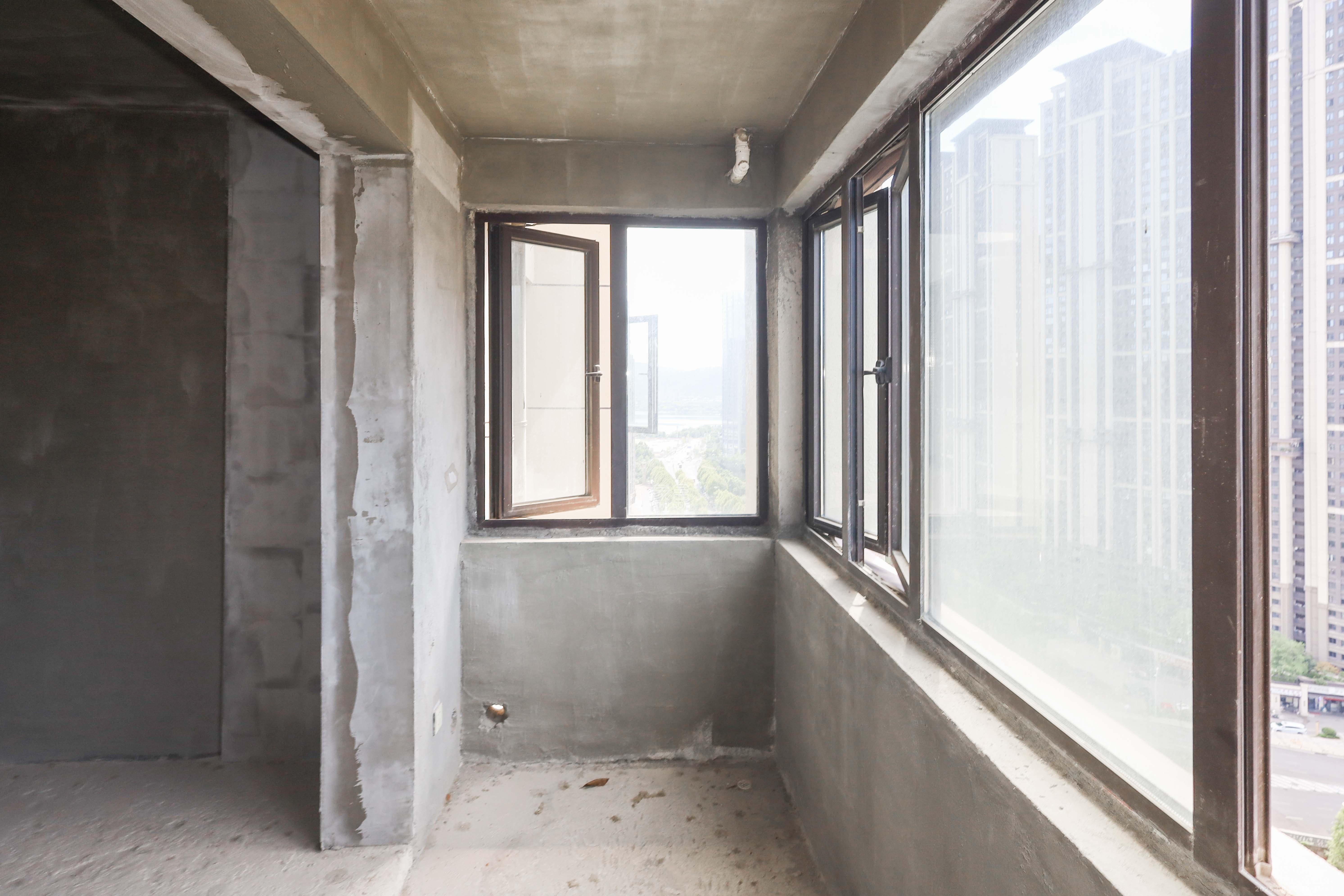 中国铁建梅溪青秀三期  3室2厅1卫    140.0万 中国铁建梅溪青秀三期  3室2厅1卫    140.0万阳台