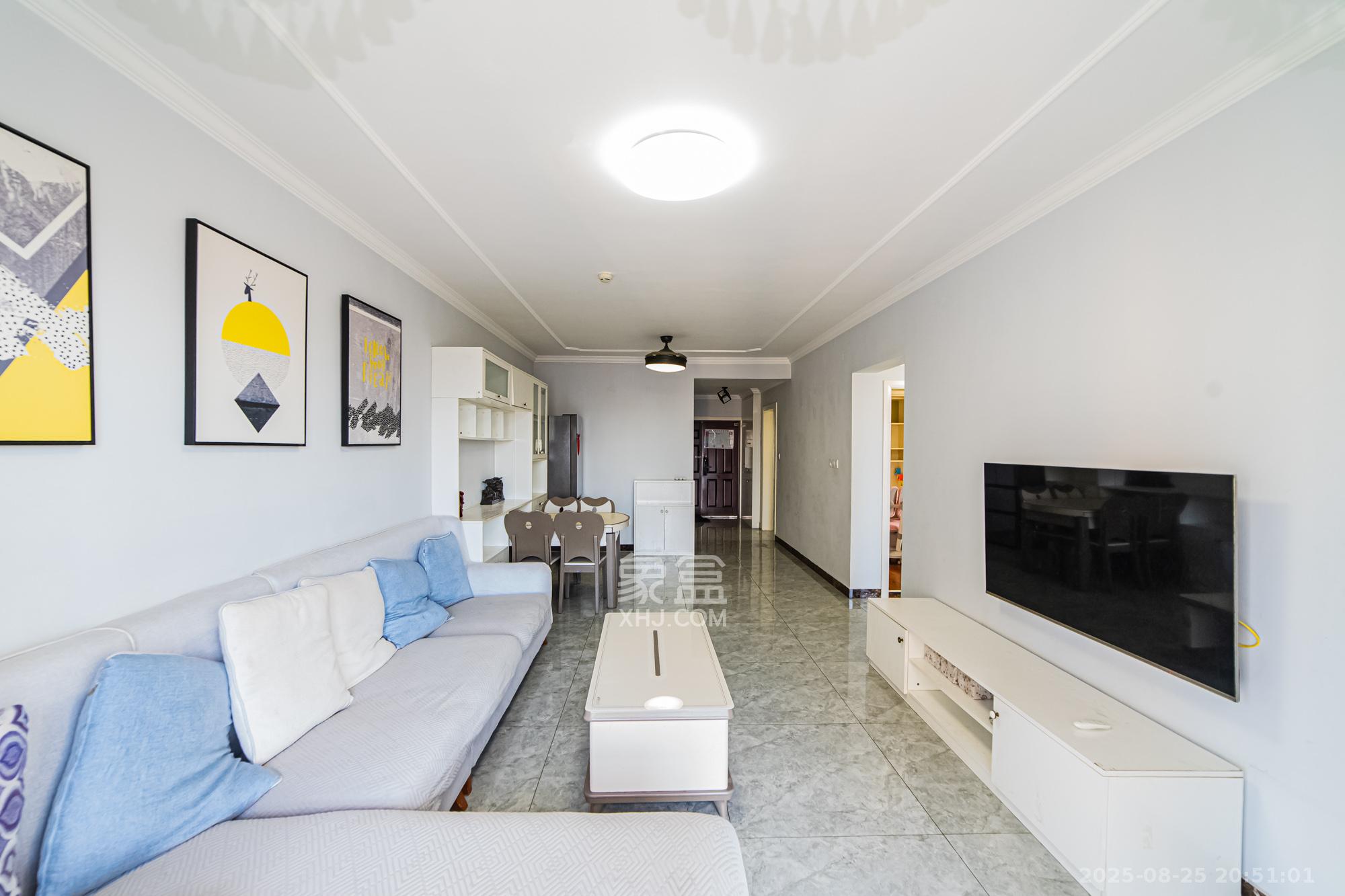 北辰三角洲E4区 3室2厅1卫 165.0万 北辰三角洲E4区 3室2厅1卫 165.0万客厅