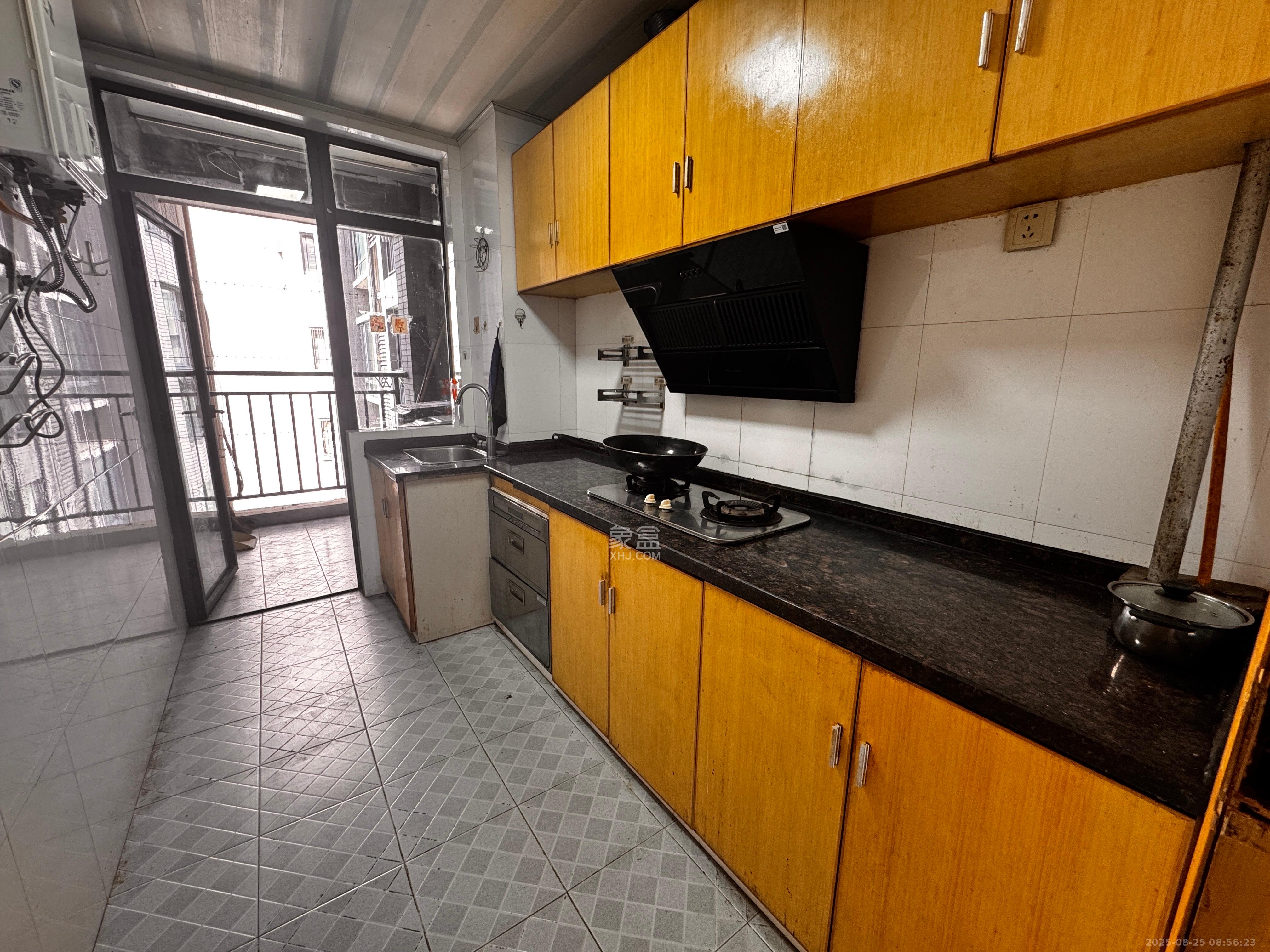 极目楚天  3室2厅1卫    2300.0元/月 极目楚天  3室2厅1卫    2300.0元/月