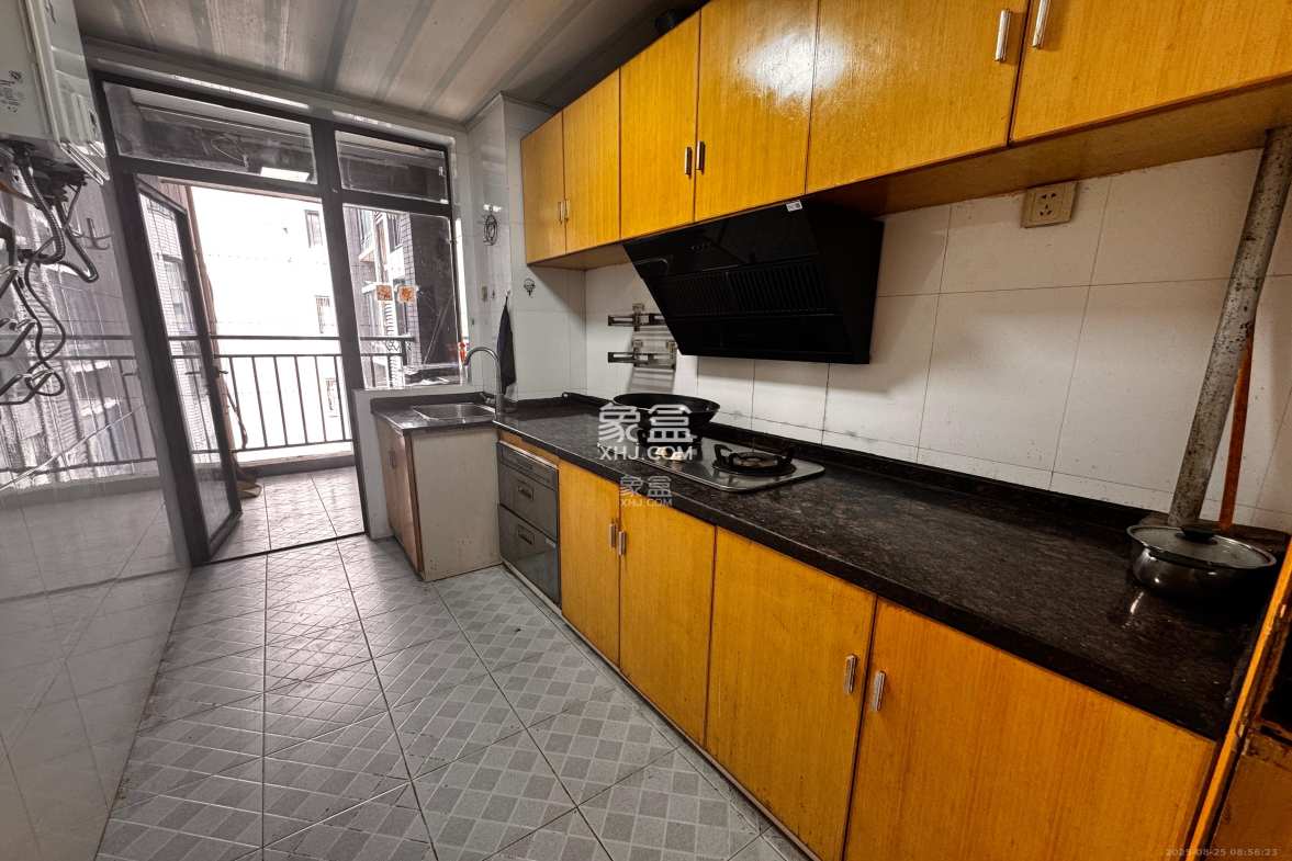 极目楚天  3室2厅1卫    2300.0元/月 极目楚天  3室2厅1卫    2300.0元/月室内图