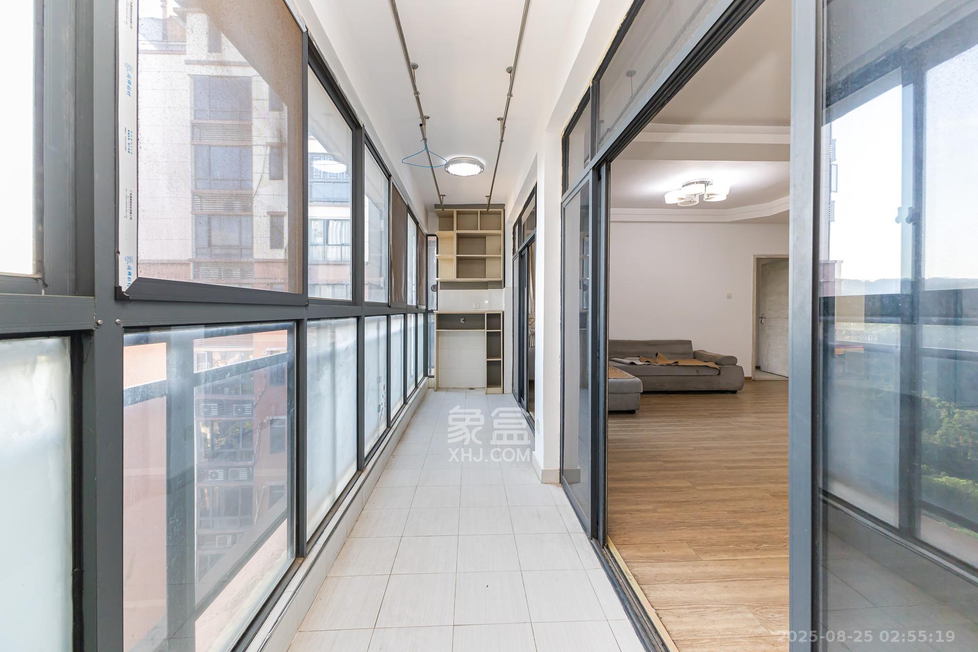 珠江东方明珠（新地东方明珠）三期  3室2厅2卫    70.0万阳台