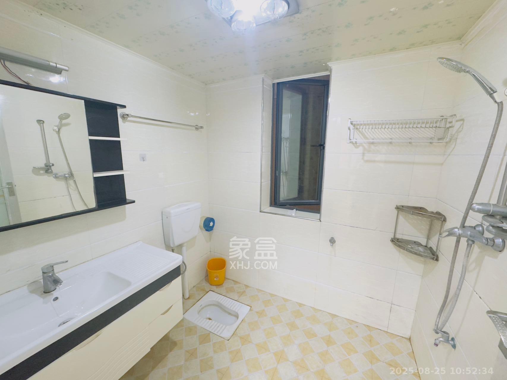 保利麓谷林语C区  2室2厅1卫   2300.00元/月室内图