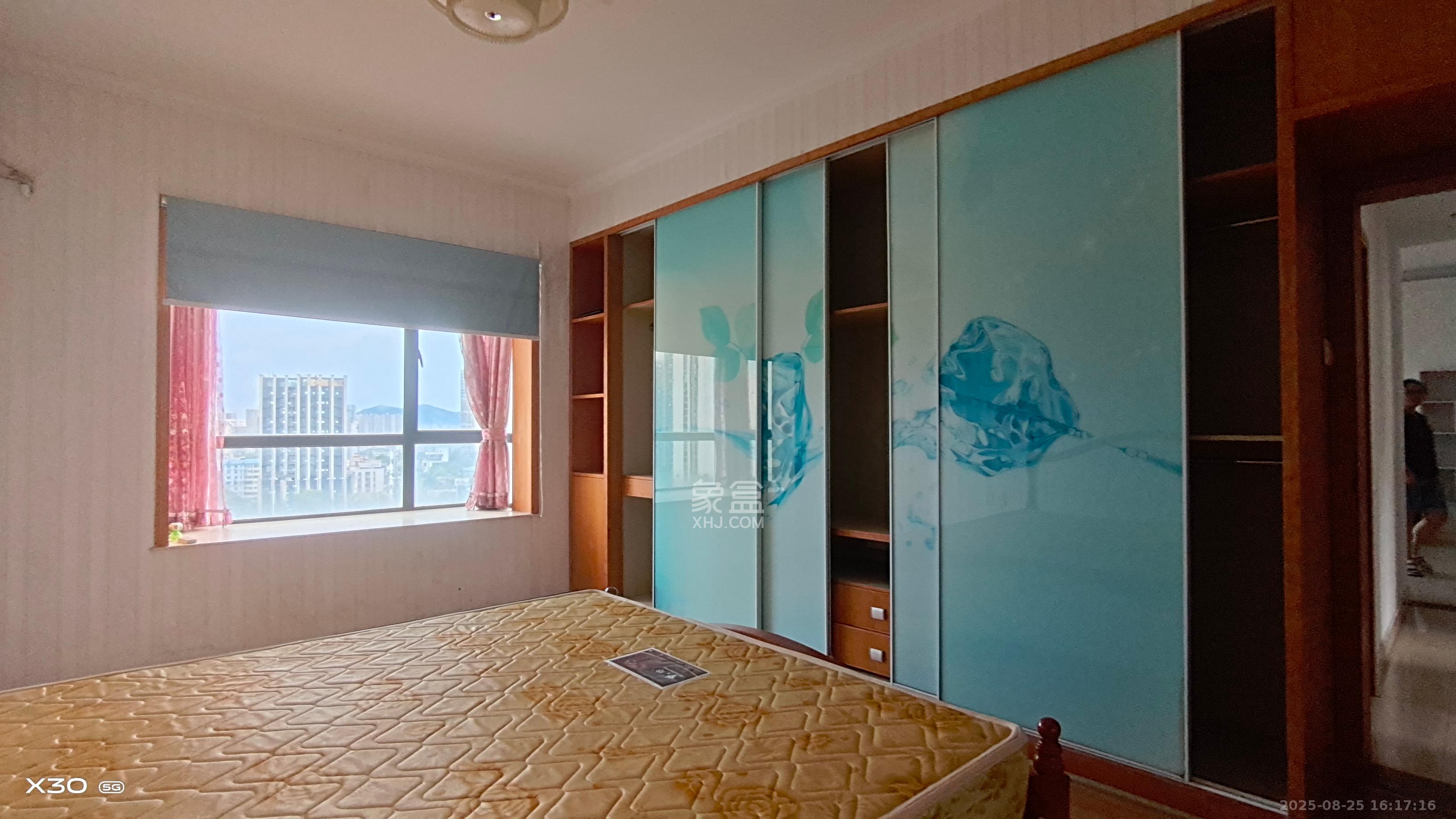 莱茵城  3室2厅2卫    2200.0元/月室内图