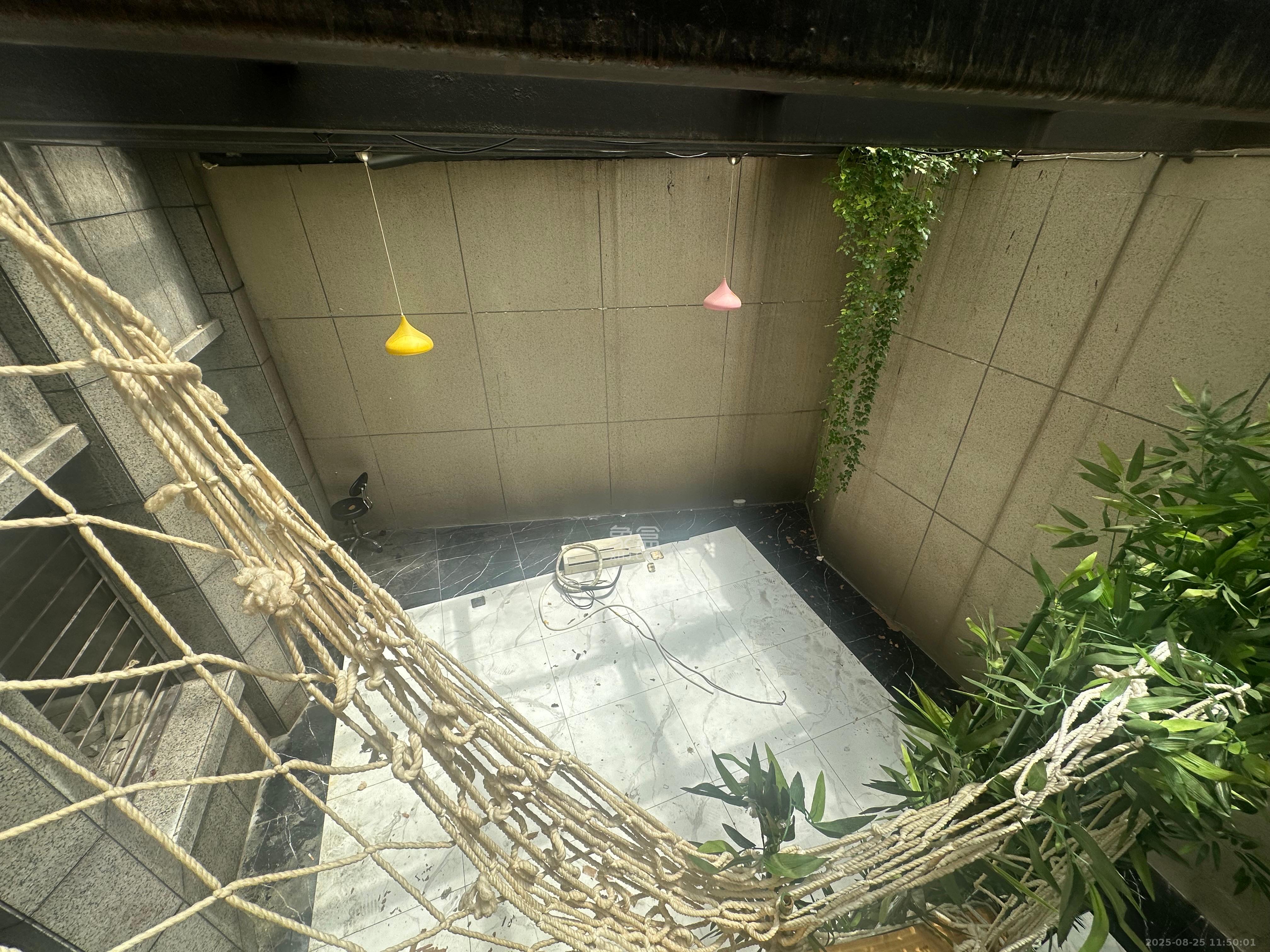 绿地中央广场  3室2厅1卫    3000.0元/月室内图