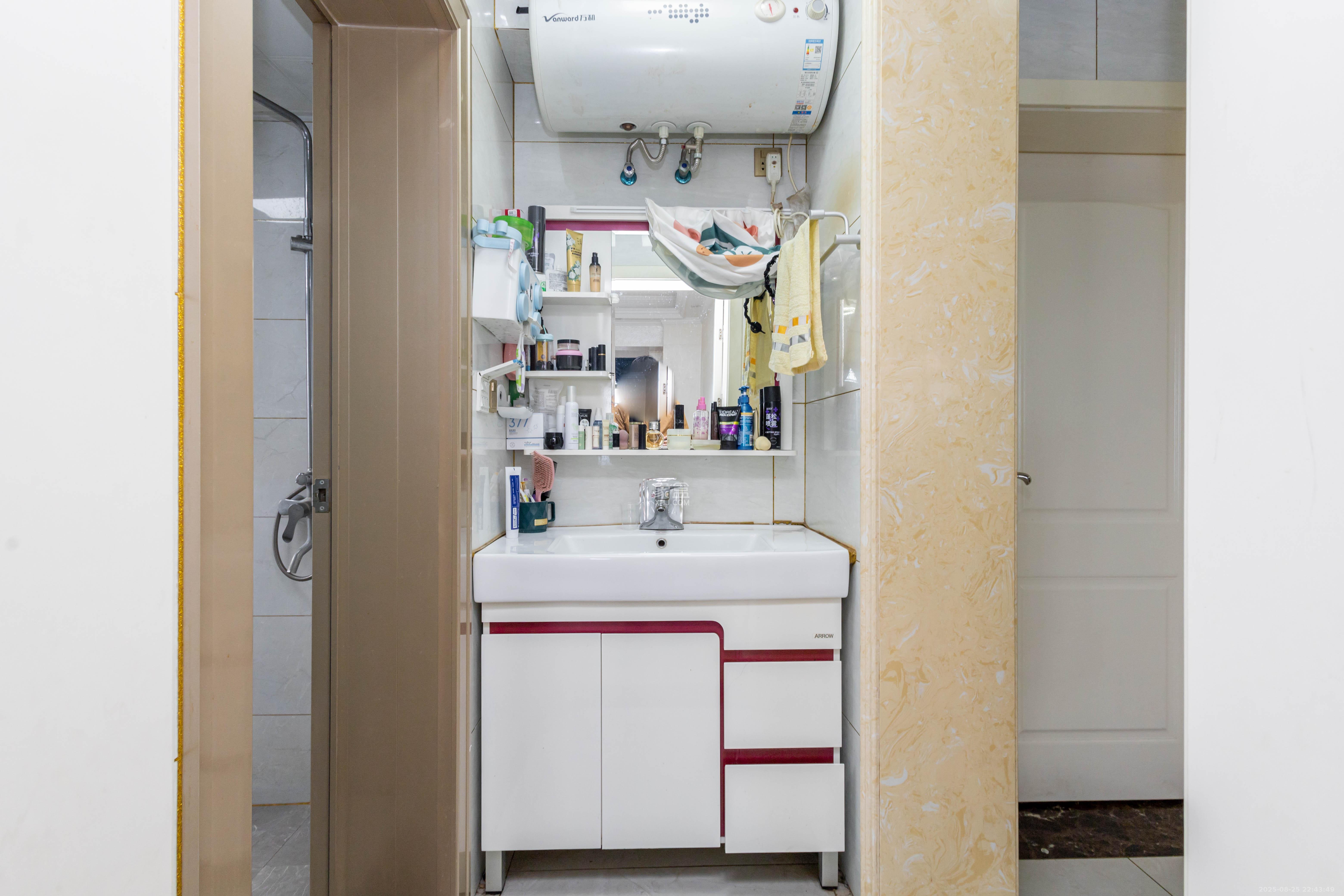 未来蜂巢  3室2厅1卫    69.0万卫生间