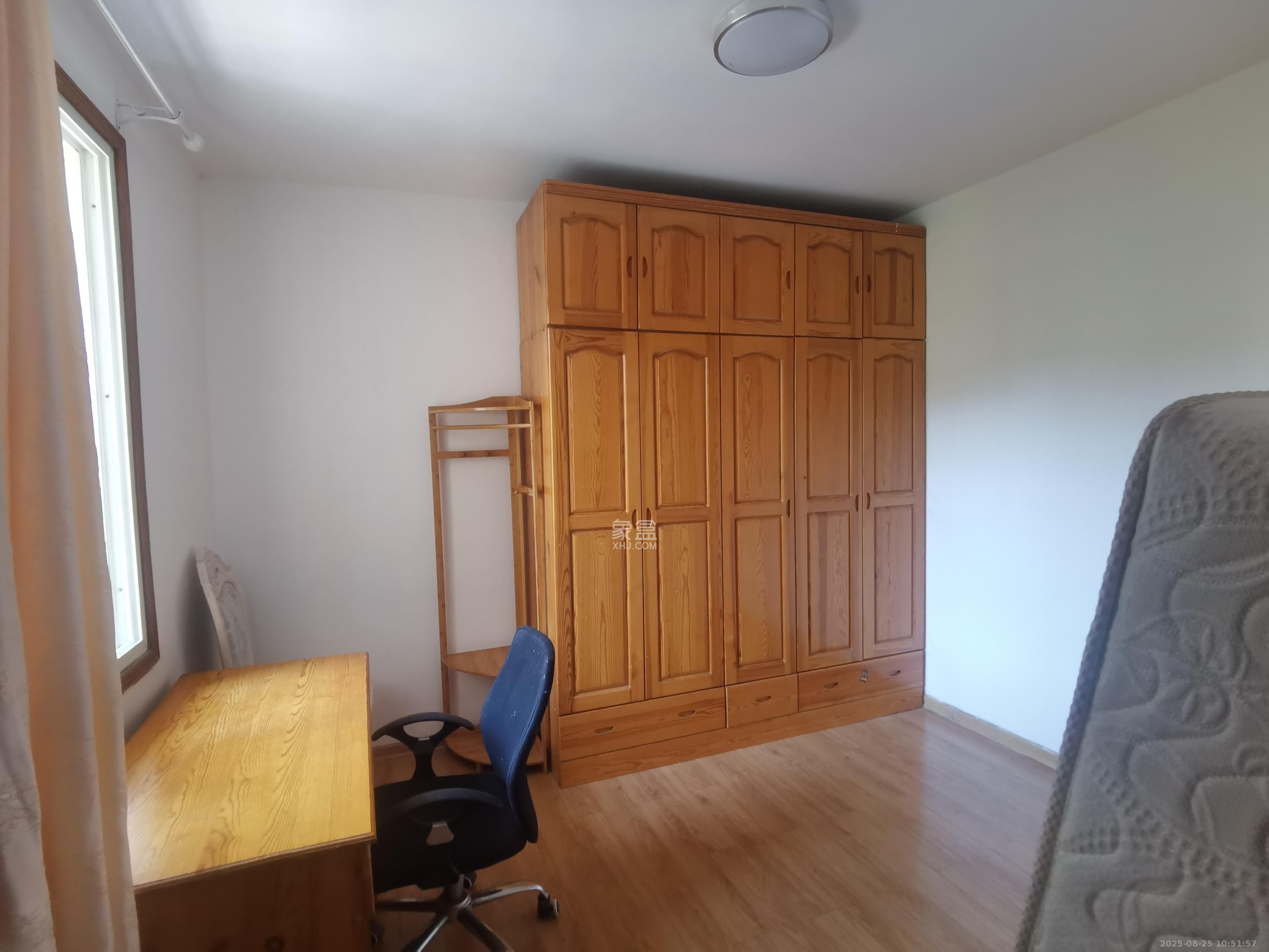 桔园小区1-8片  3室1厅1卫    1700.0元/月 桔园小区1-8片  3室1厅1卫    1700.0元/月室内图