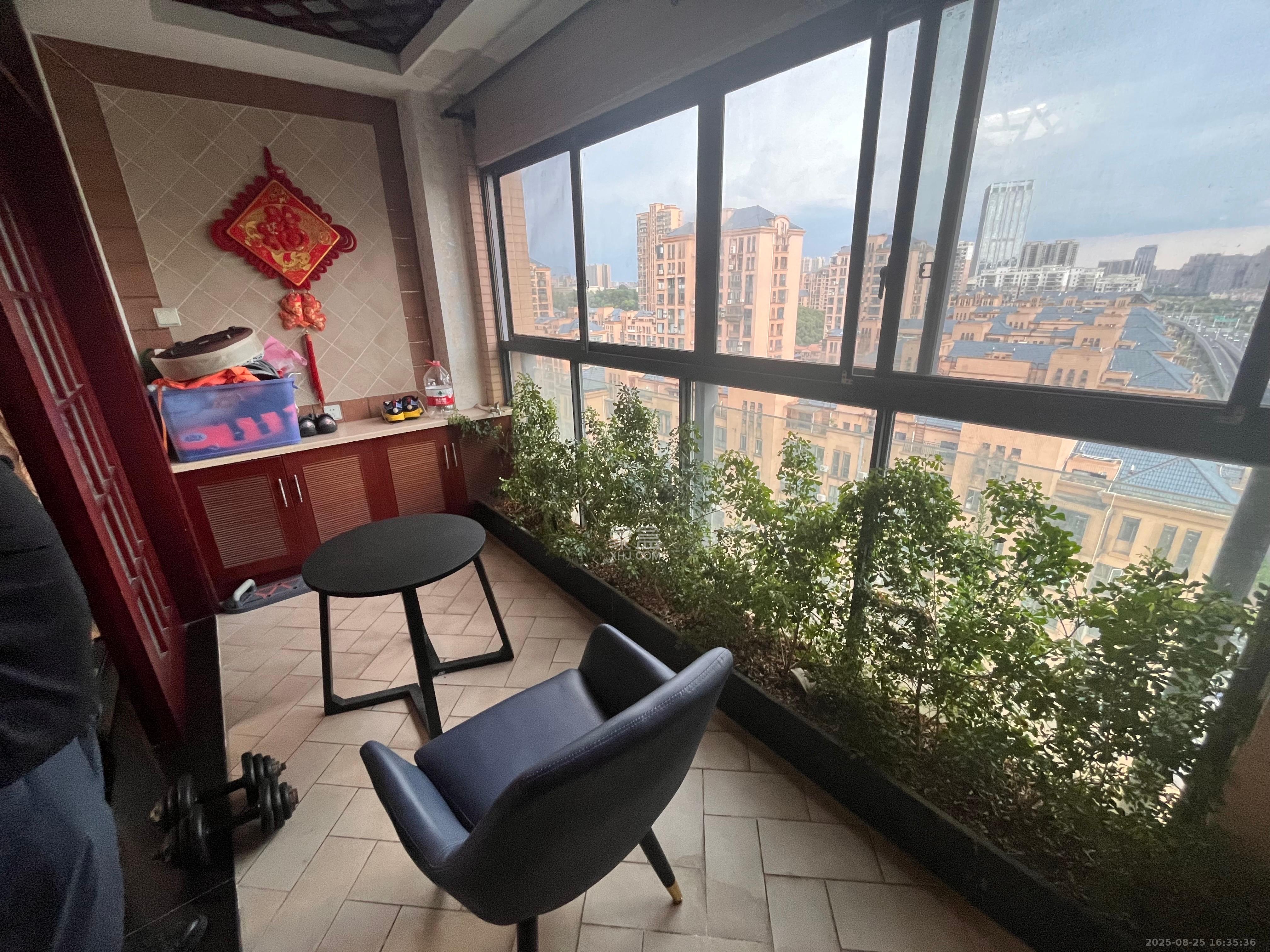中城丽景香山园  3室2厅2卫   3400.00元/月室内图
