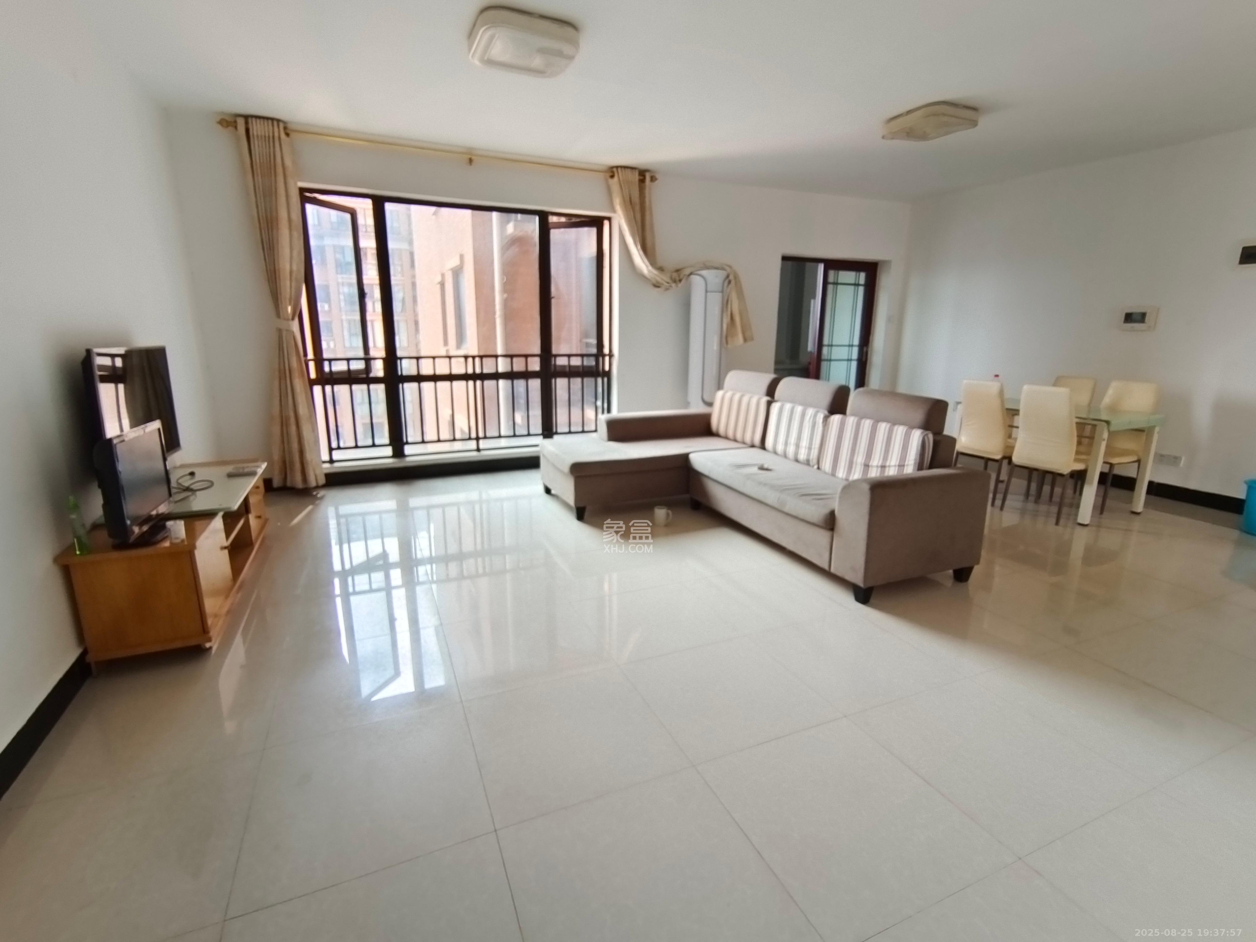 鑫远和城(一、二期) 3室2厅2卫 2200.0元/月 鑫远和城(一、二期) 3室2厅2卫 2200.0元/月室内图