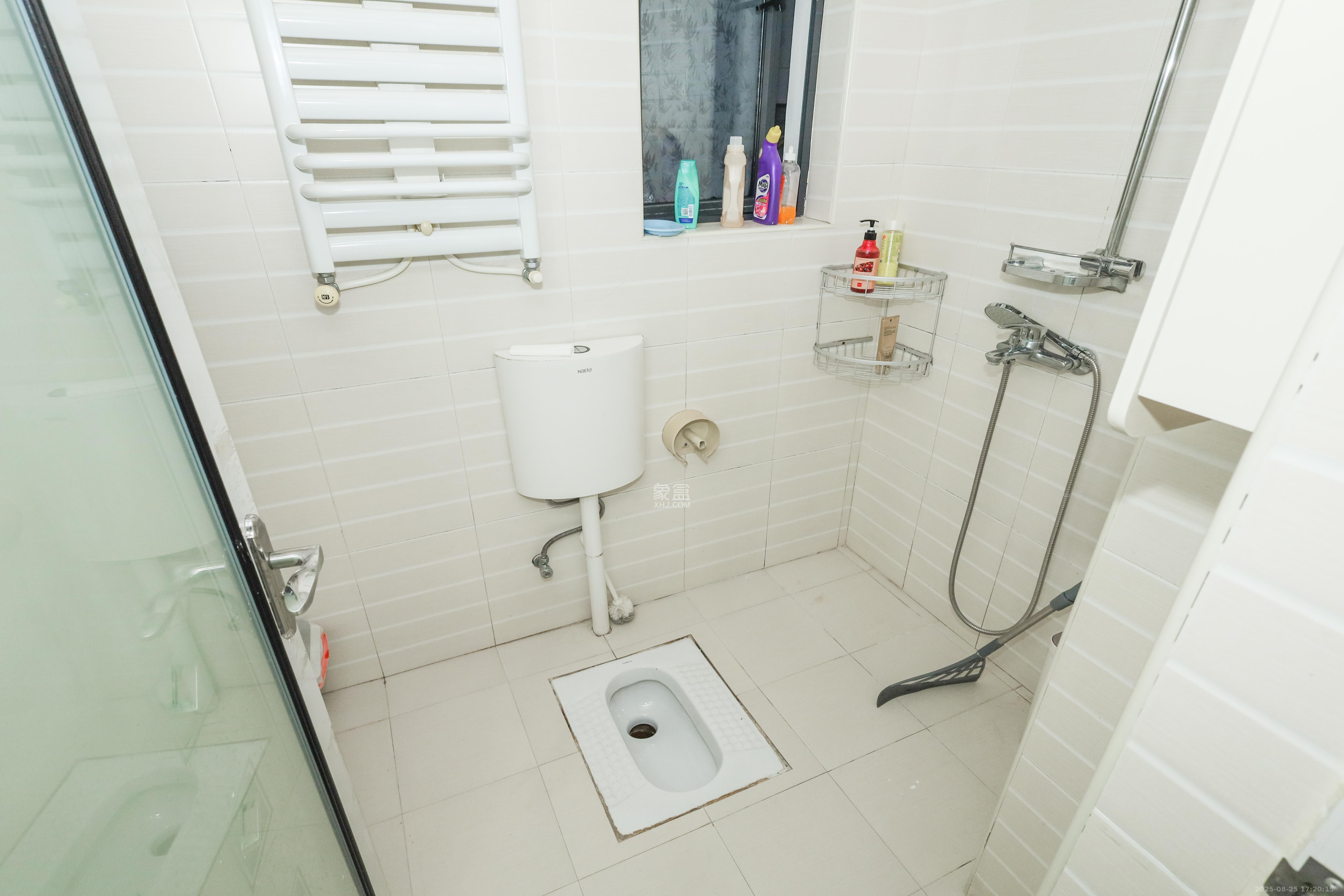 保利麓谷林语B区  3室2厅1卫    85.0万 保利麓谷林语B区  3室2厅1卫    85.0万卫生间