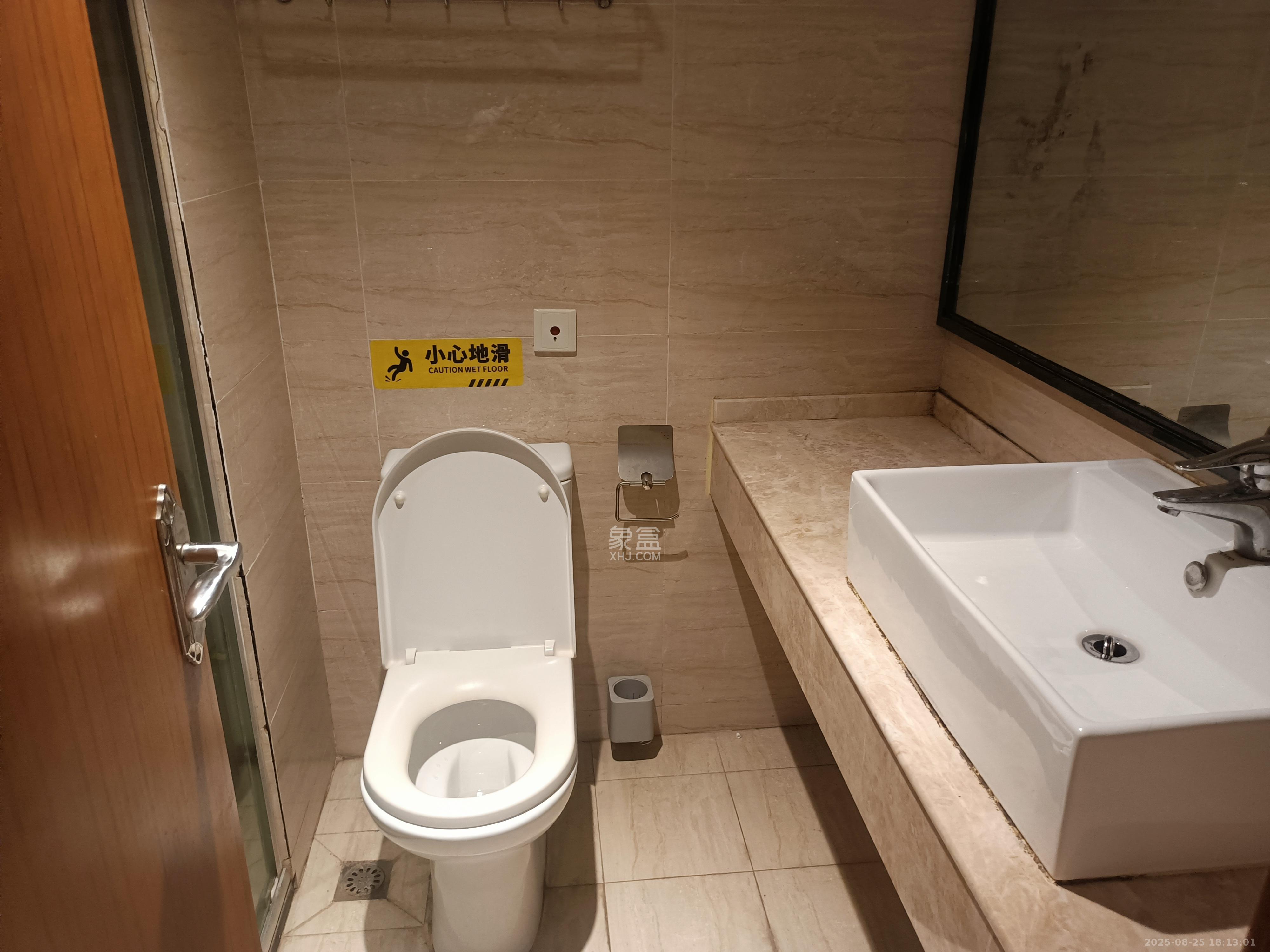 五一钻界  1室1厅1卫    2200.0元/月室内图