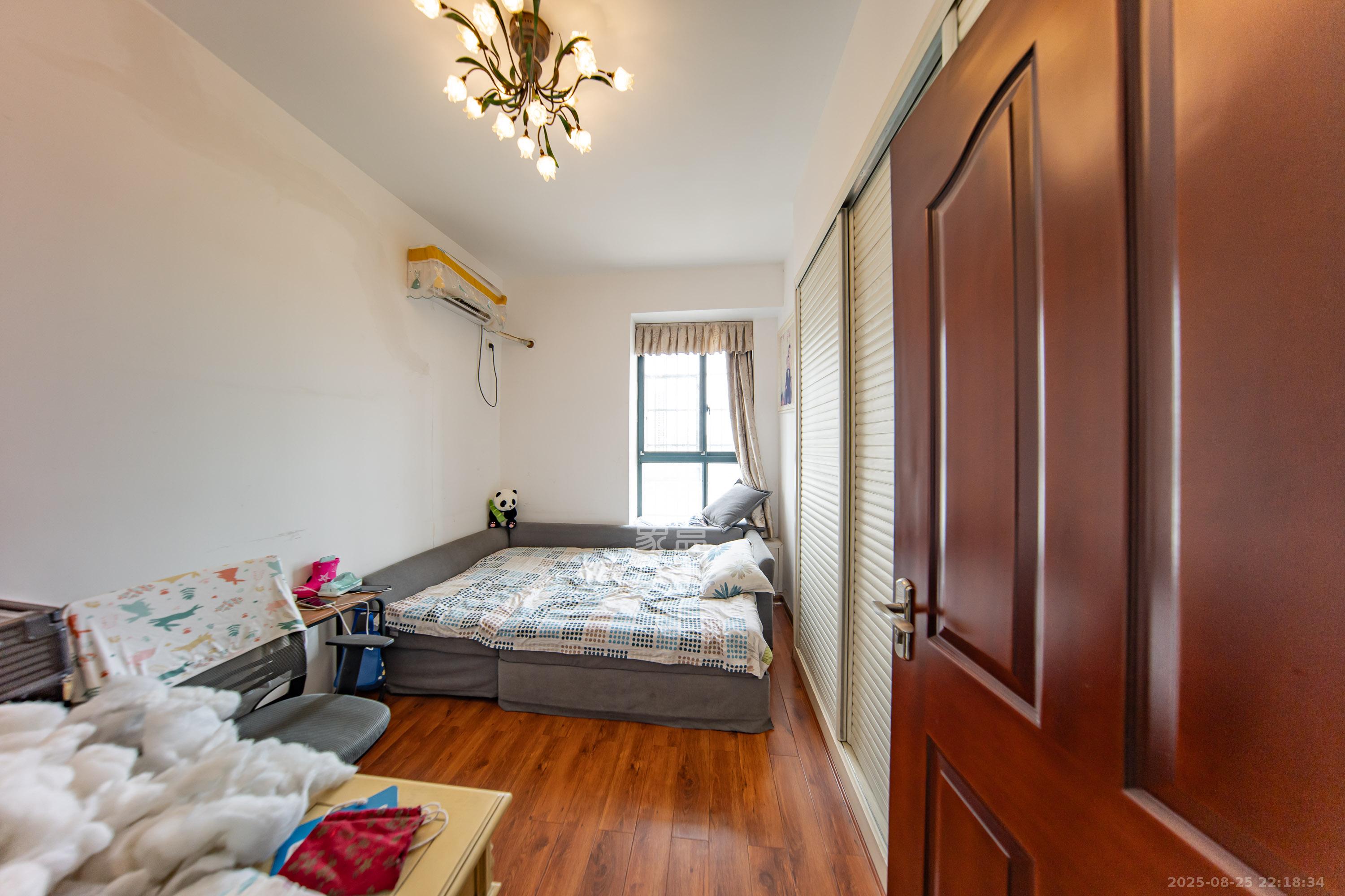 枫华府第  3室2厅1卫    64.0万 枫华府第  3室2厅1卫    64.0万卧室