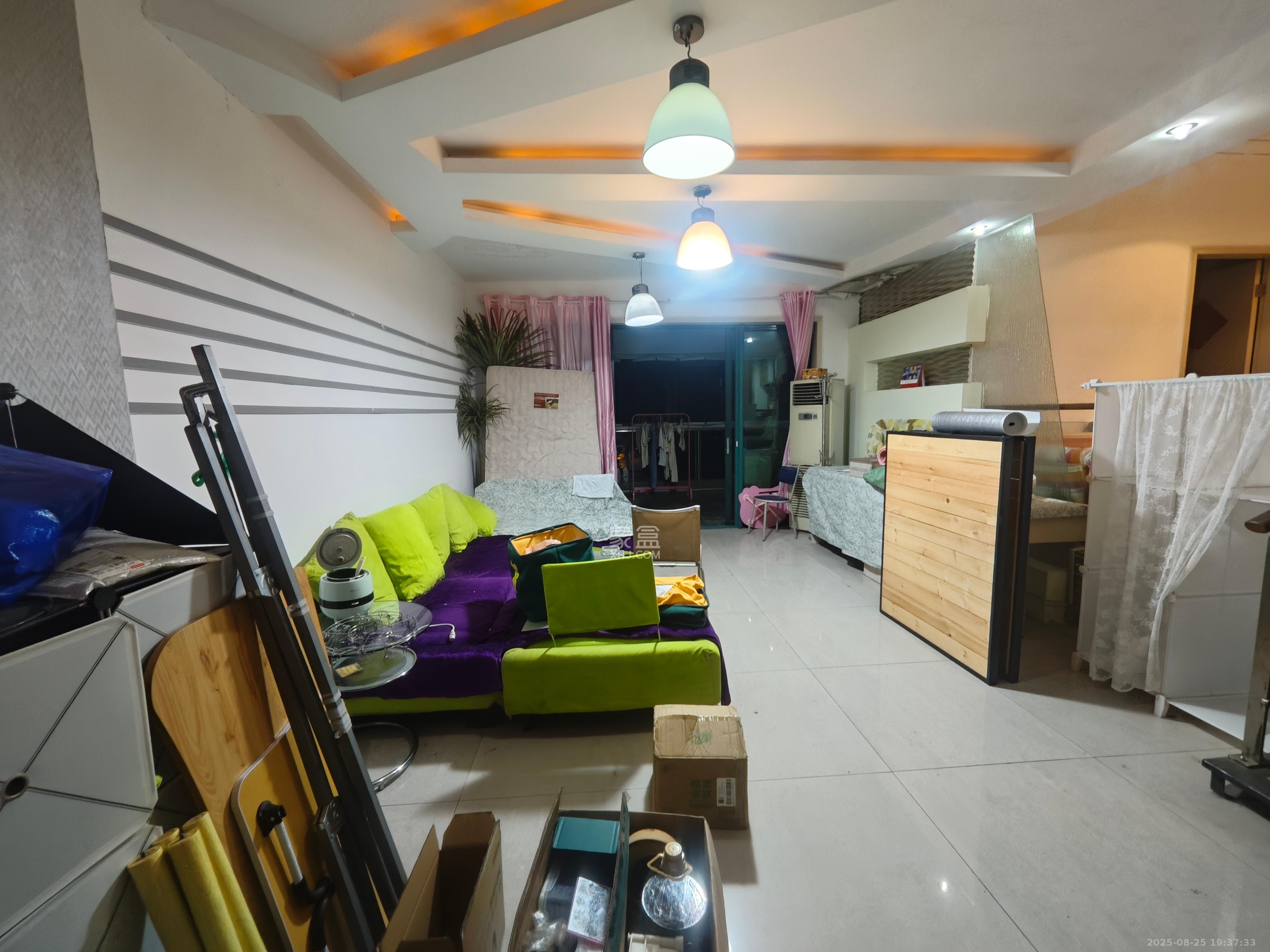 王府花园 3室2厅1卫 2600.0元/月 王府花园 3室2厅1卫 2600.0元/月室内图