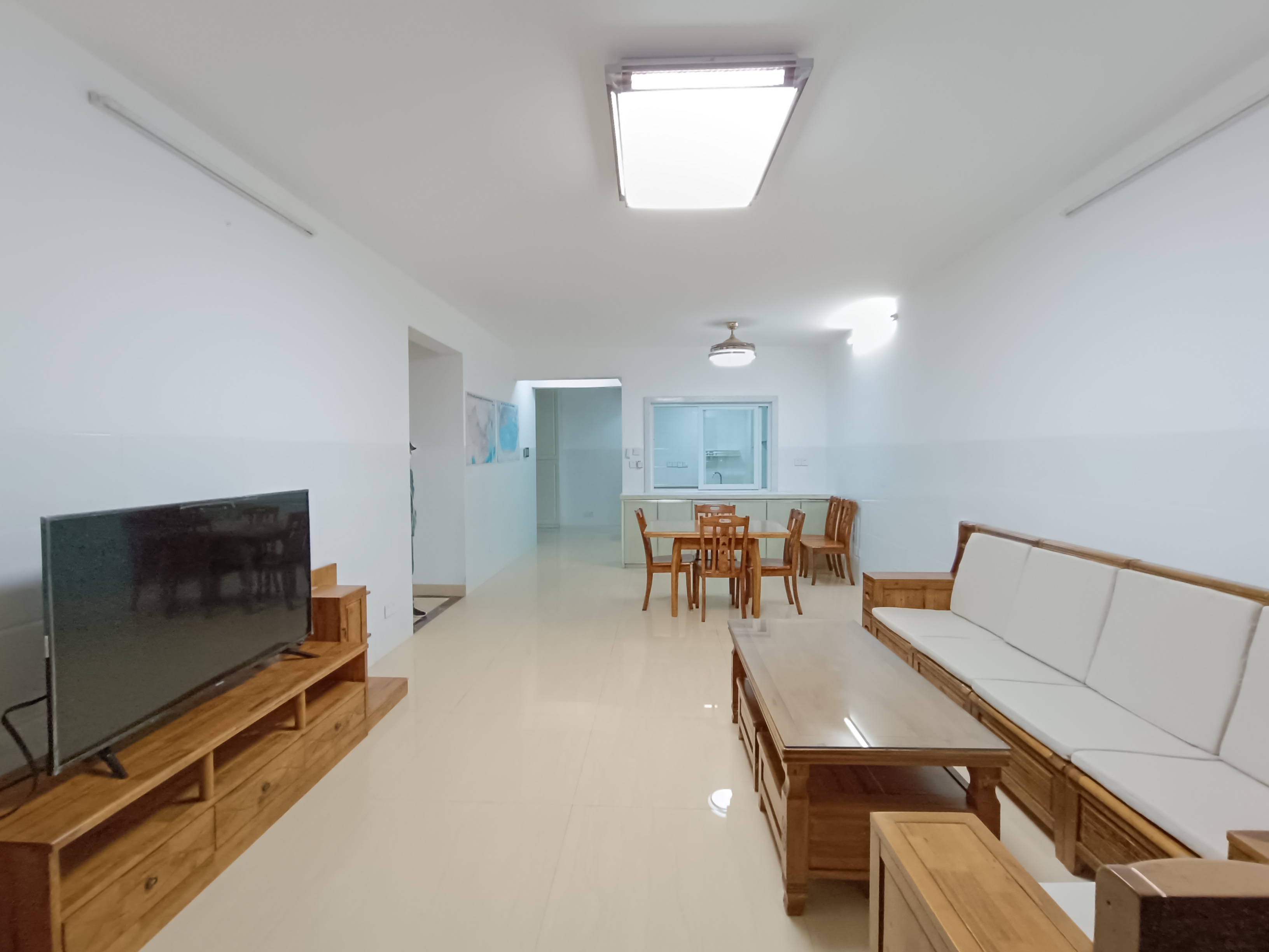 和风江岸  3室2厅2卫   3800.00元/月