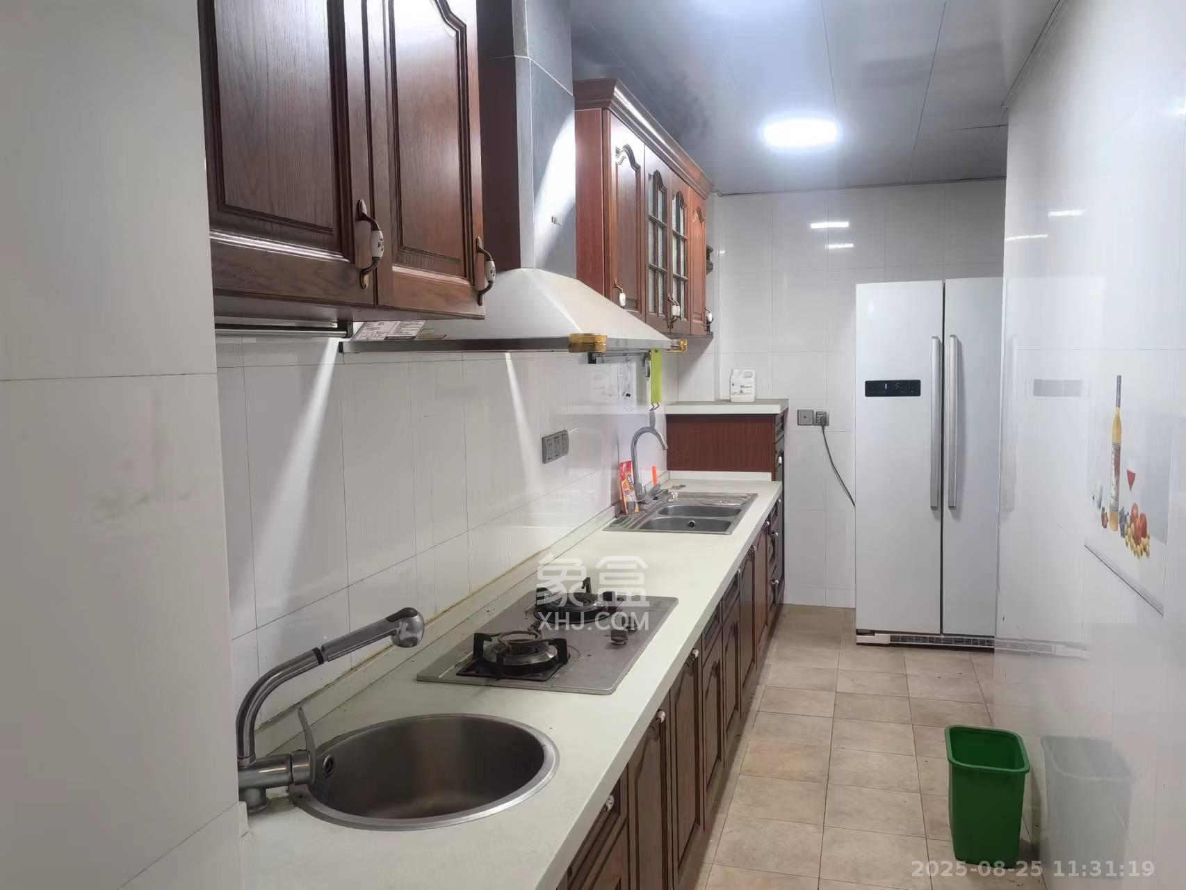 美林银谷  3室2厅2卫    3100.0元/月 美林银谷  3室2厅2卫    3100.0元/月室内图