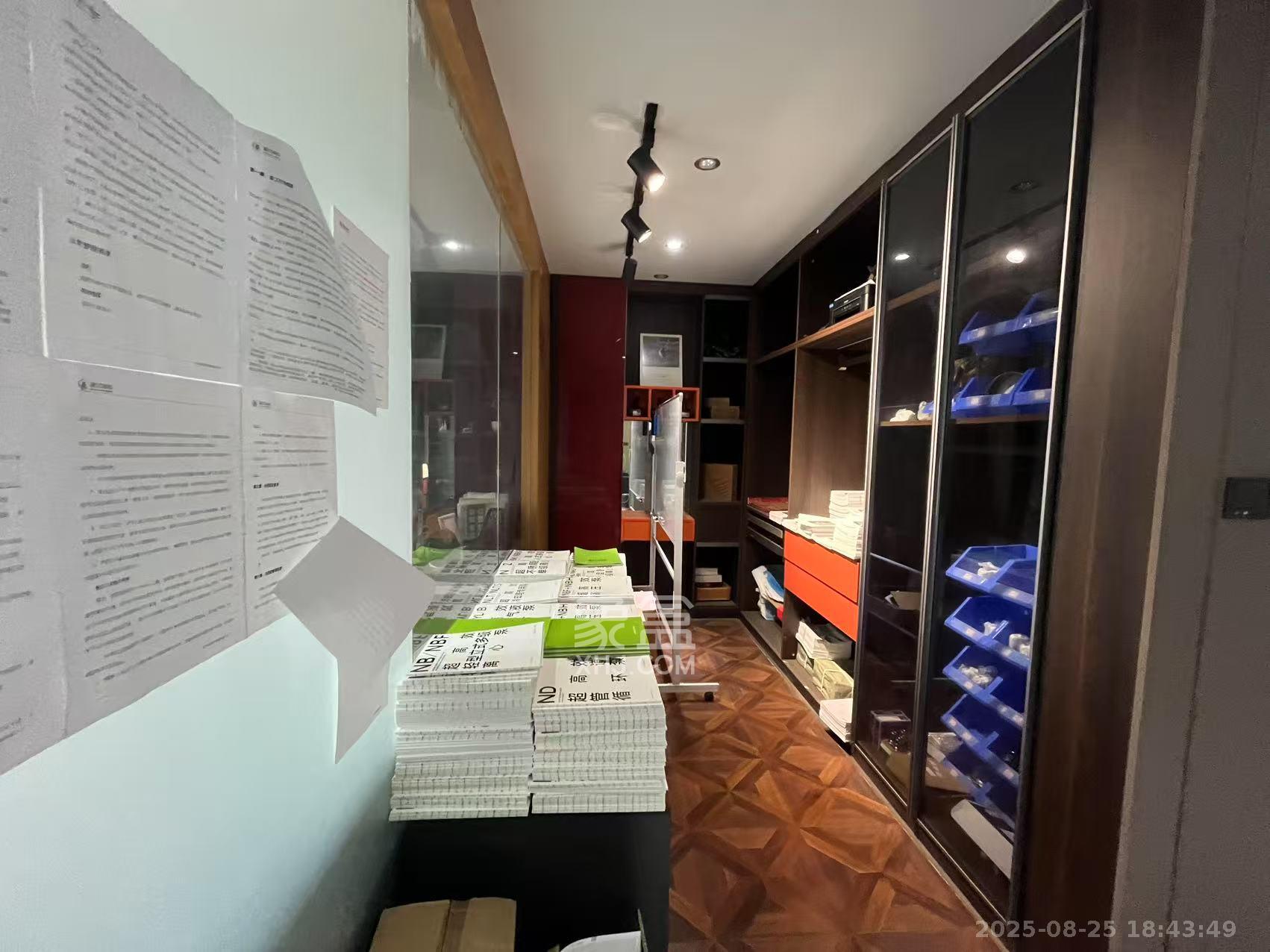 万坤图财富广场  1室1厅1卫    5200.0元/月 万坤图财富广场  1室1厅1卫    5200.0元/月室内图