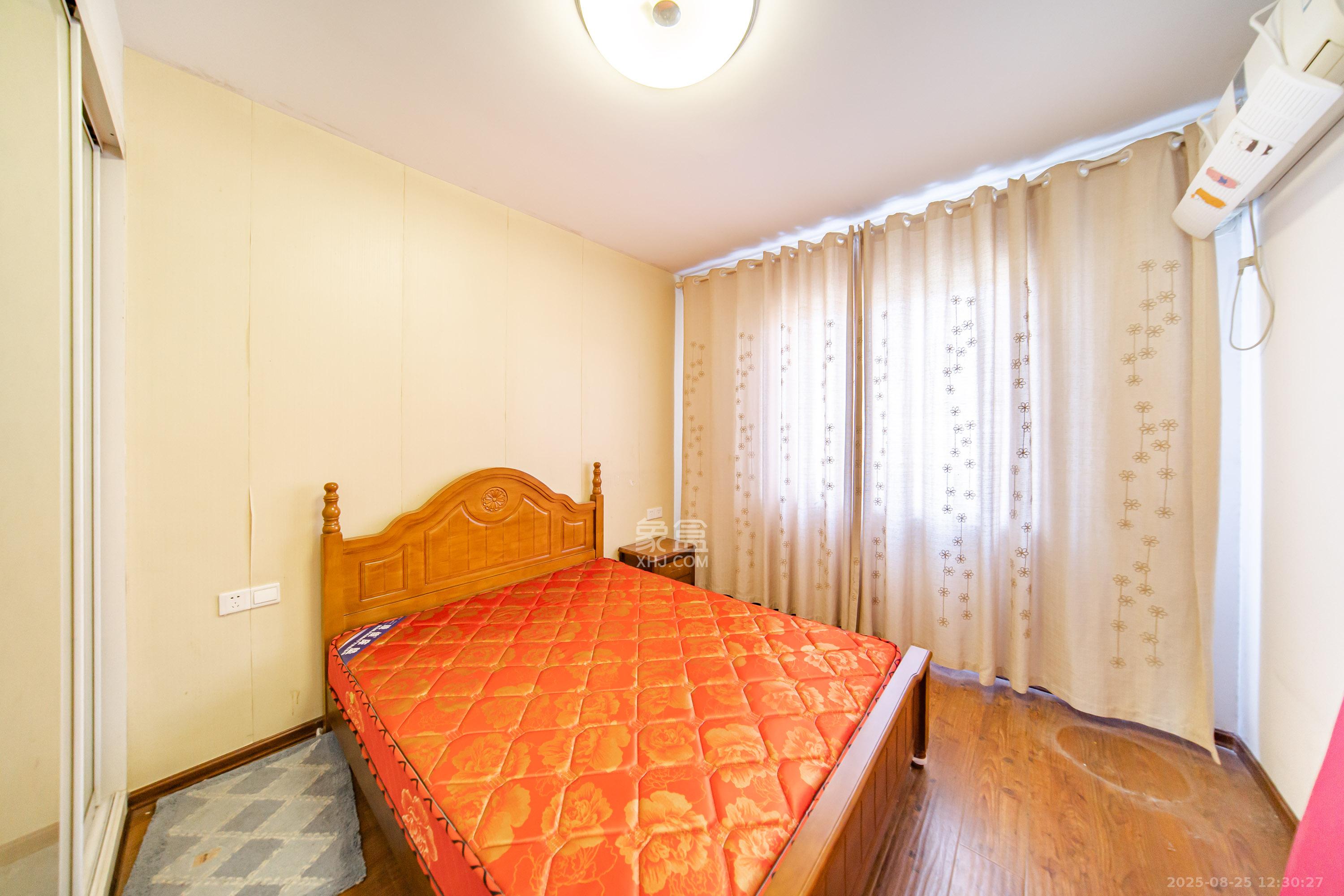 阳光100二期  4室2厅2卫    155.8万卧室