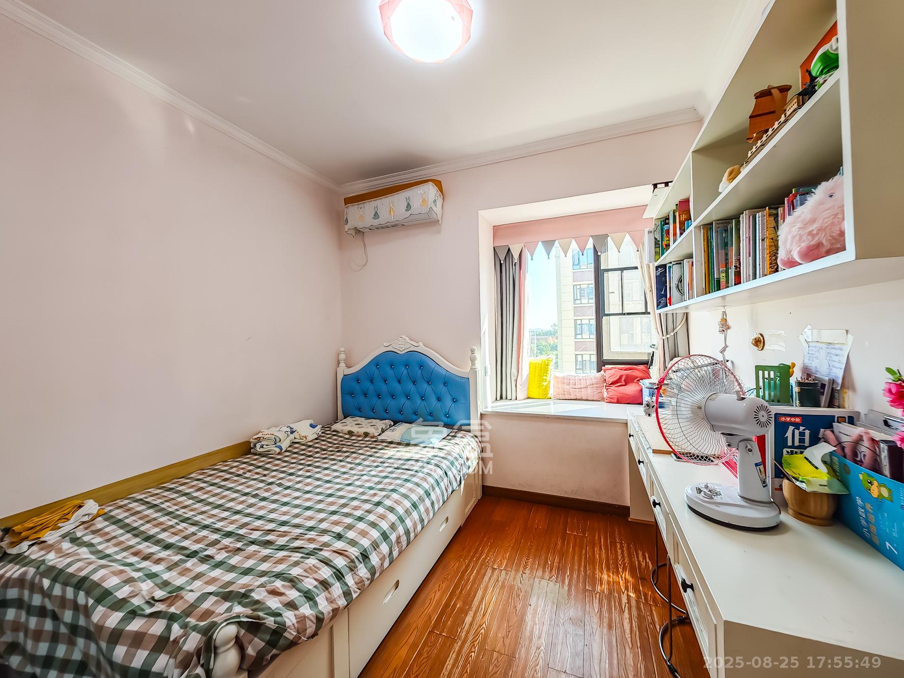 绿地海外滩二期  3室2厅1卫    62.0万卧室