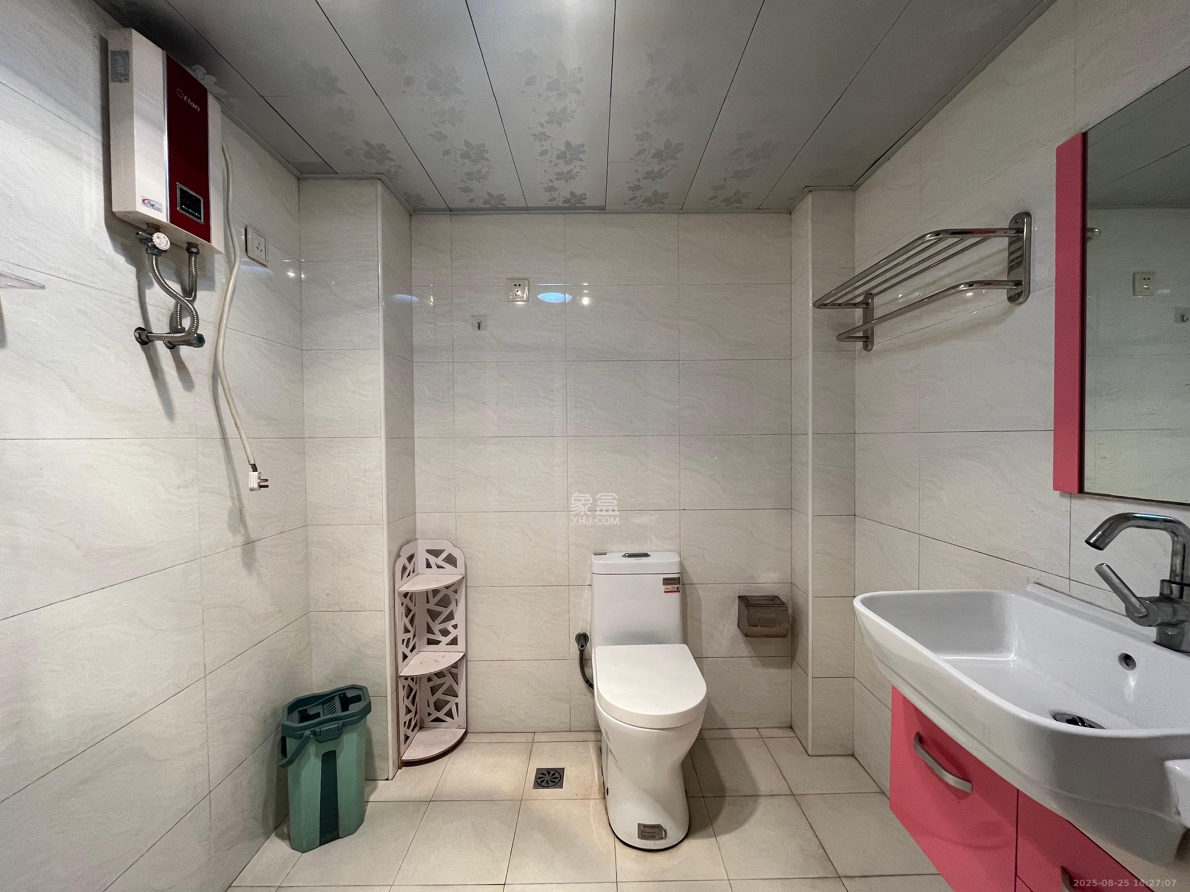 学府华庭 3室2厅2卫 2000.0元/月 学府华庭 3室2厅2卫 2000.0元/月室内图