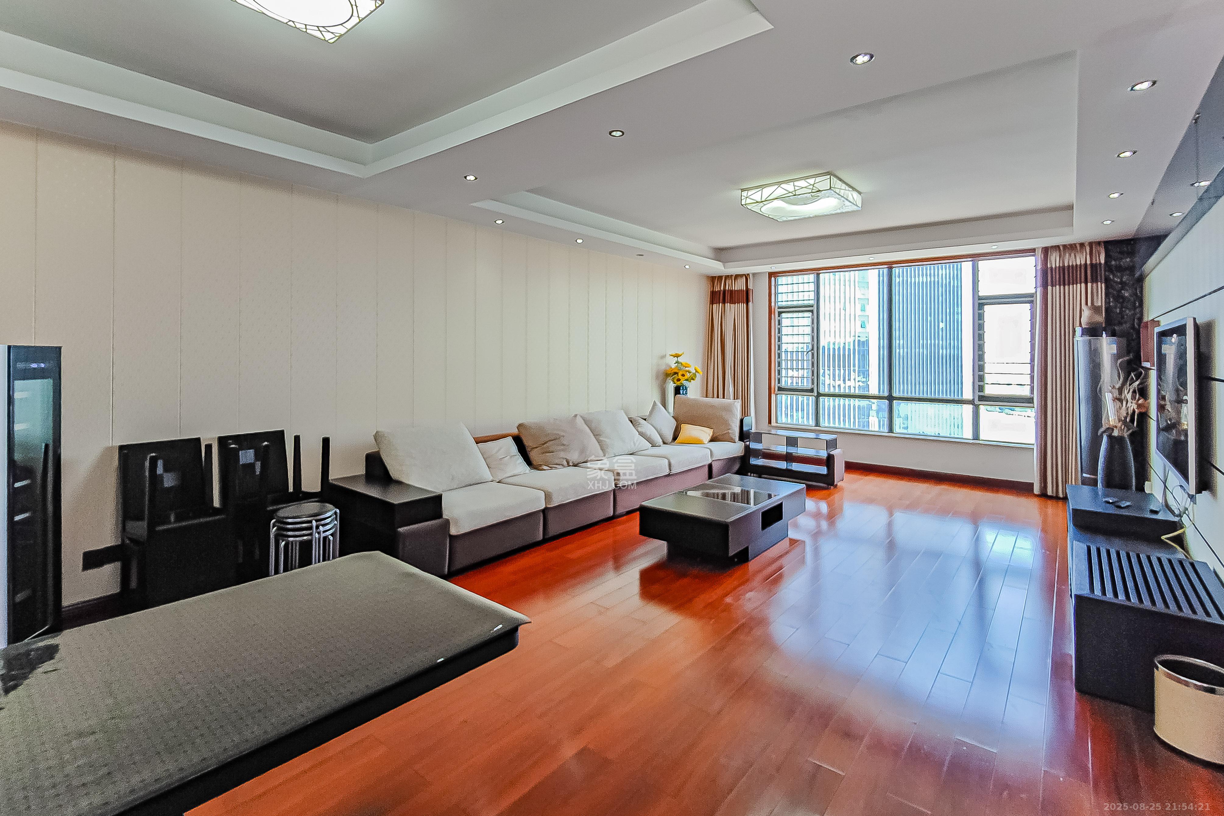 书院观邸 4室2厅1卫 188.0万 书院观邸 4室2厅1卫 188.0万客厅