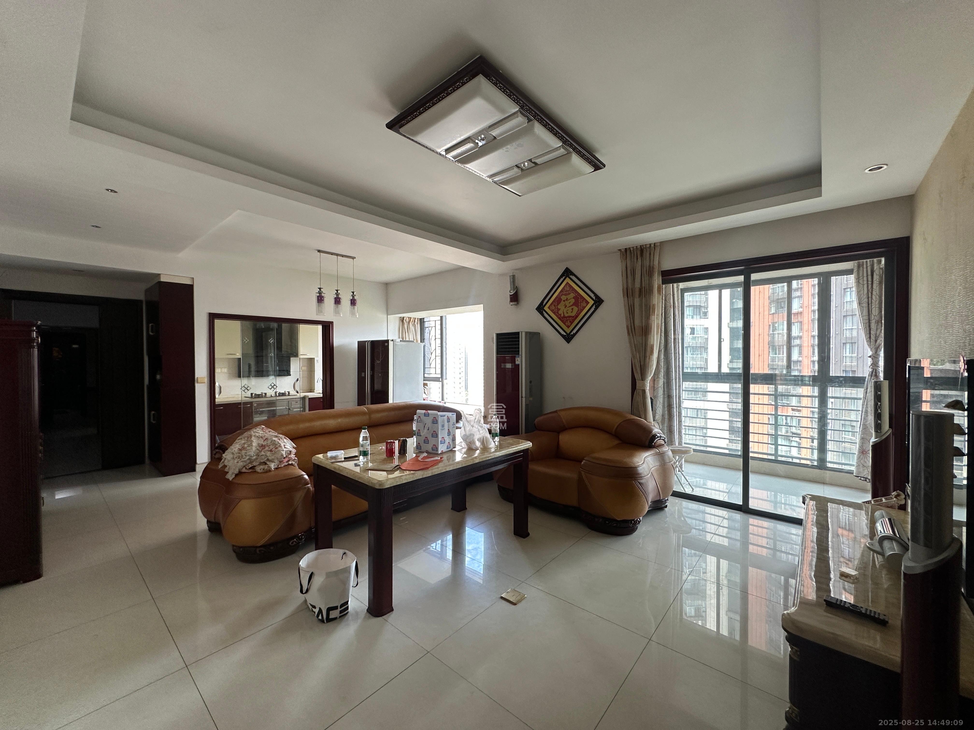 滨江君悦香邸  4室2厅2卫    3300.0元/月 滨江君悦香邸  4室2厅2卫    3300.0元/月室内图