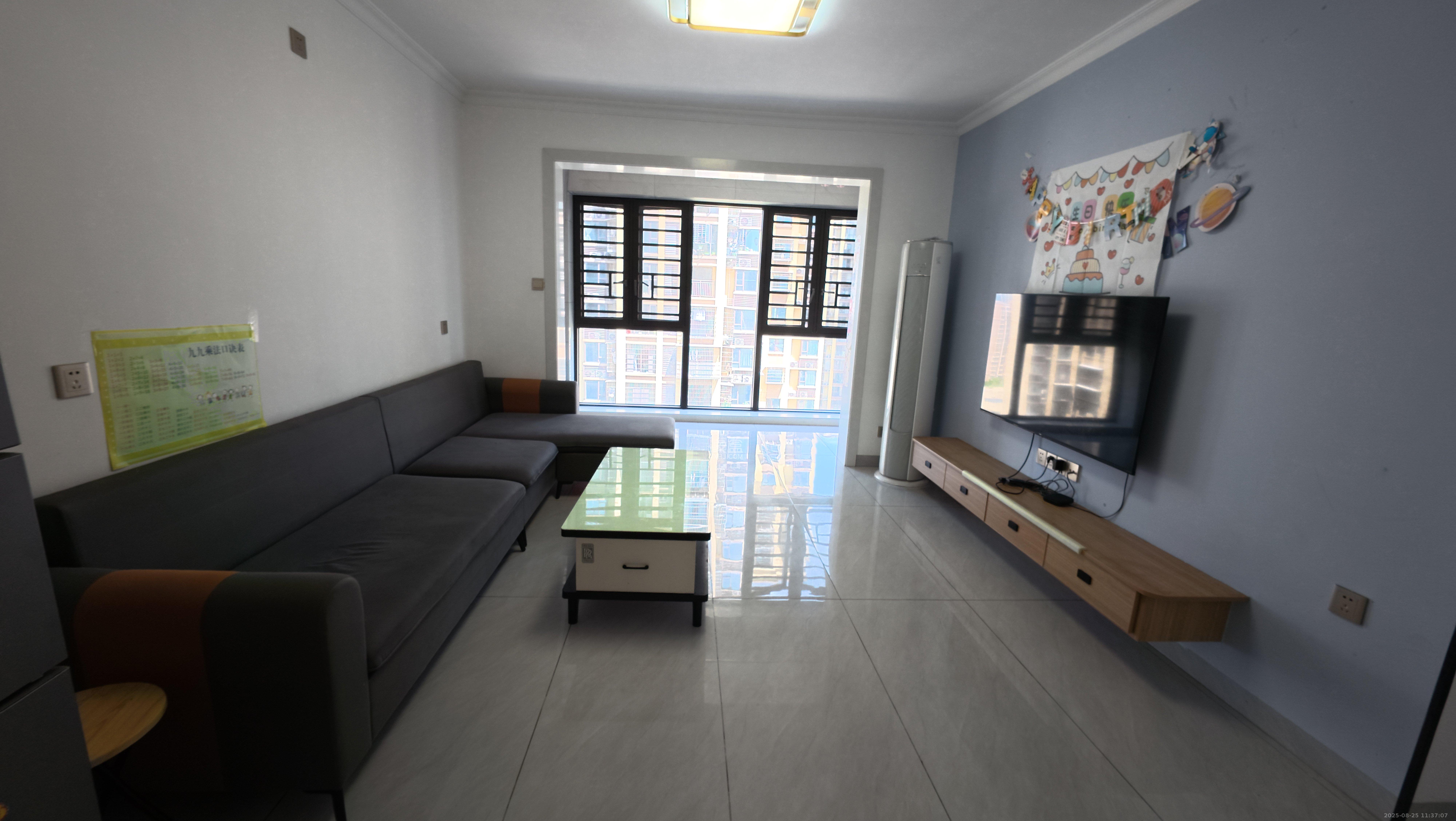 和润园三期 3室2厅1卫 2400.0元/月 和润园三期 3室2厅1卫 2400.0元/月室内图