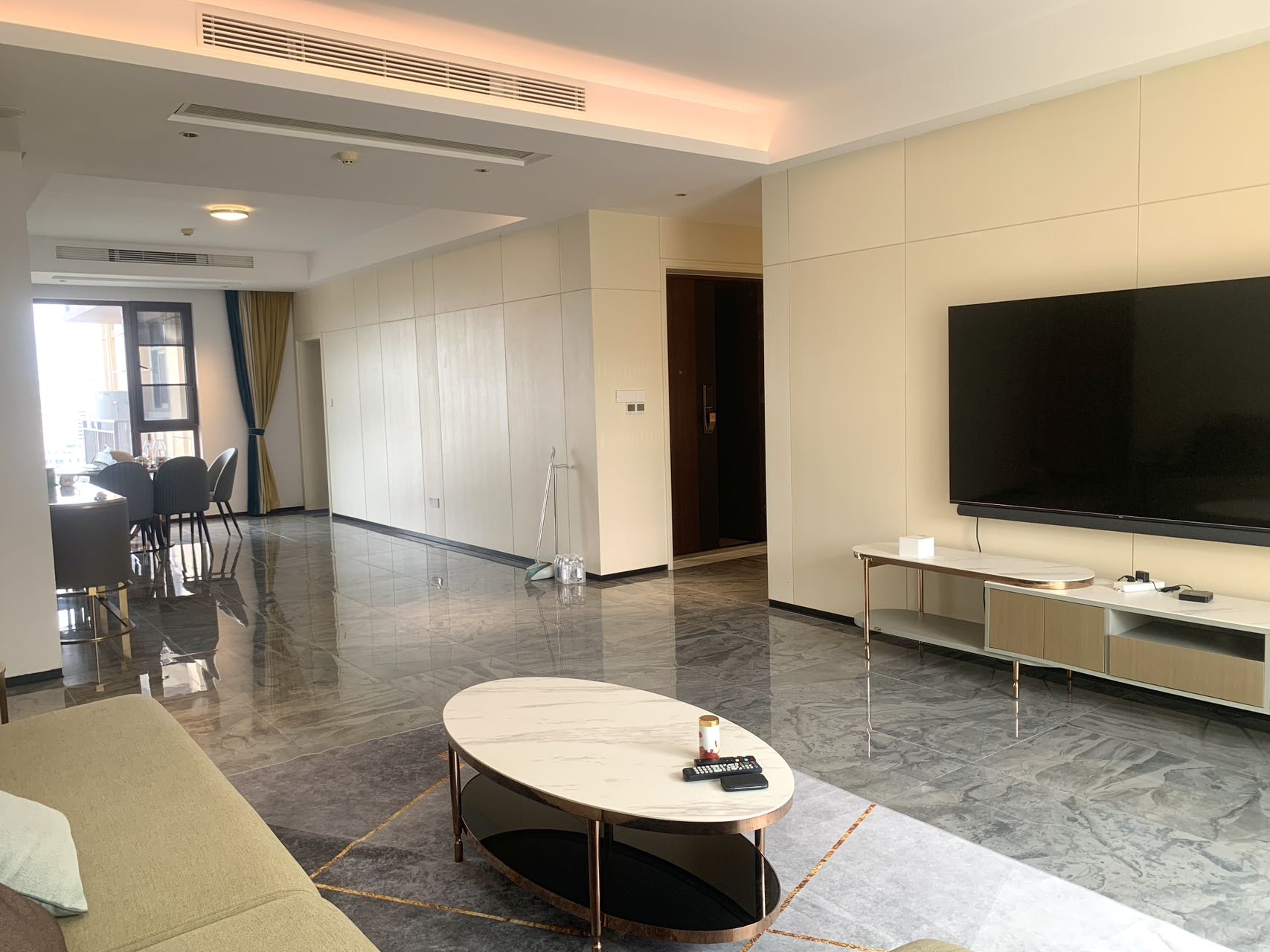 海航豪庭北苑 3室2厅3卫 11000.0元/月 海航豪庭北苑 3室2厅3卫 11000.0元/月室内图