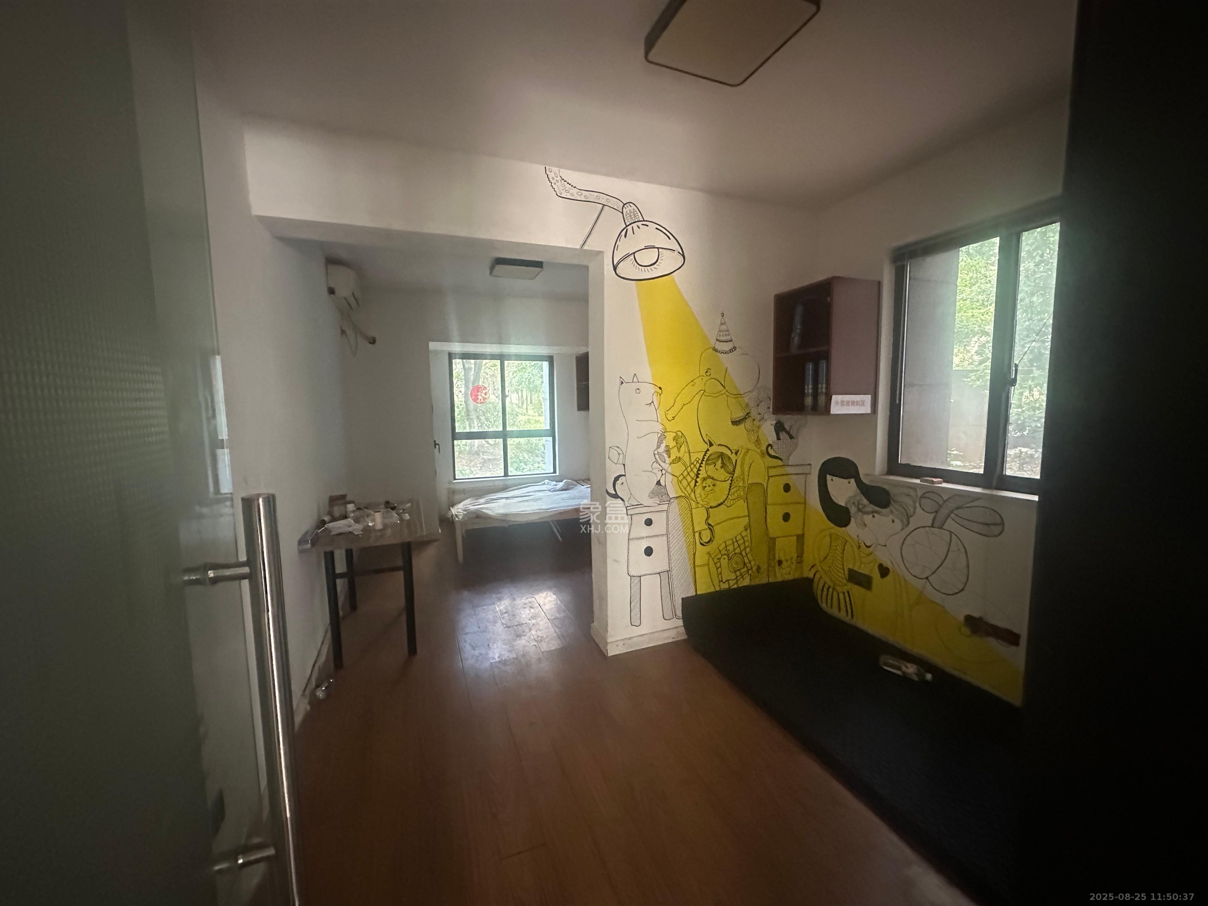 绿地中央广场  3室2厅1卫    3000.0元/月室内图