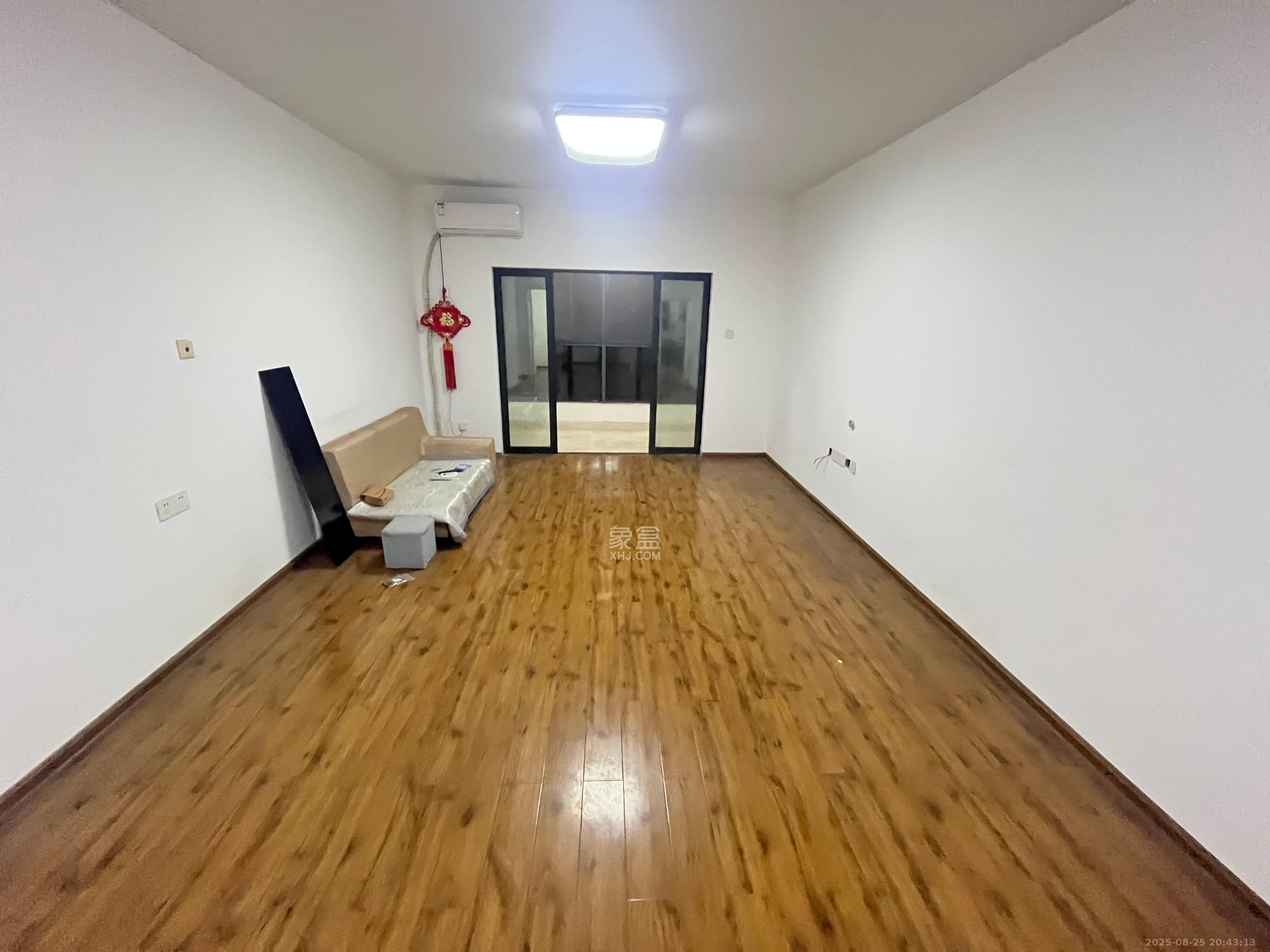 万科魅力之城  3室2厅2卫   1800.00元/月