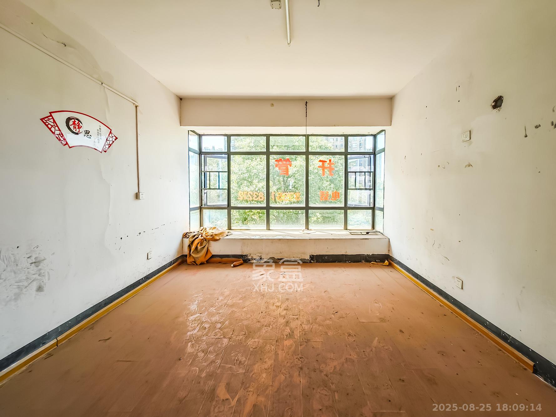 双湾国际（湘江御景花园）  3室2厅2卫    115.0万卧室