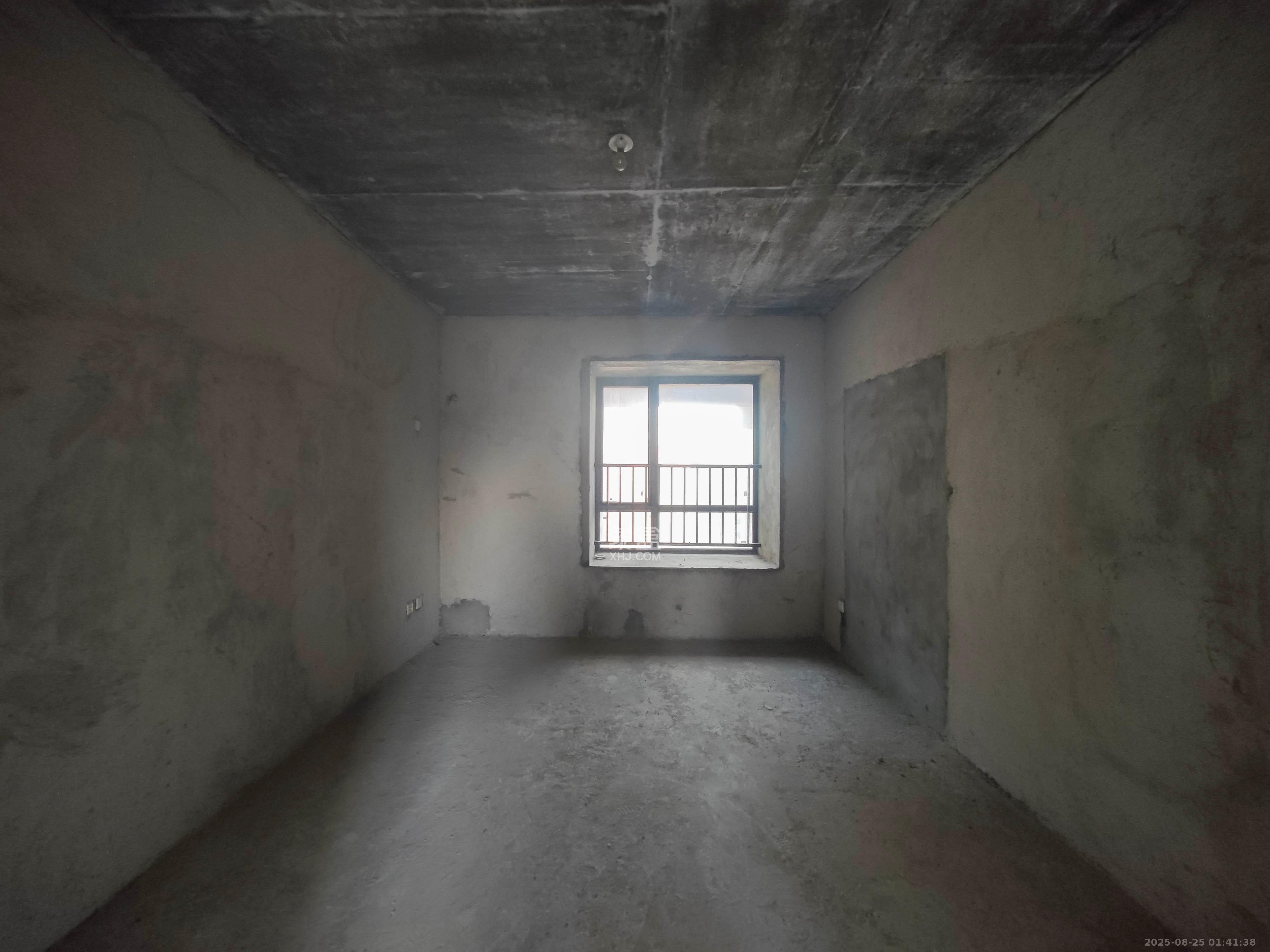 西湖鸿运佳苑  3室2厅2卫    83.0万 西湖鸿运佳苑  3室2厅2卫    83.0万卧室