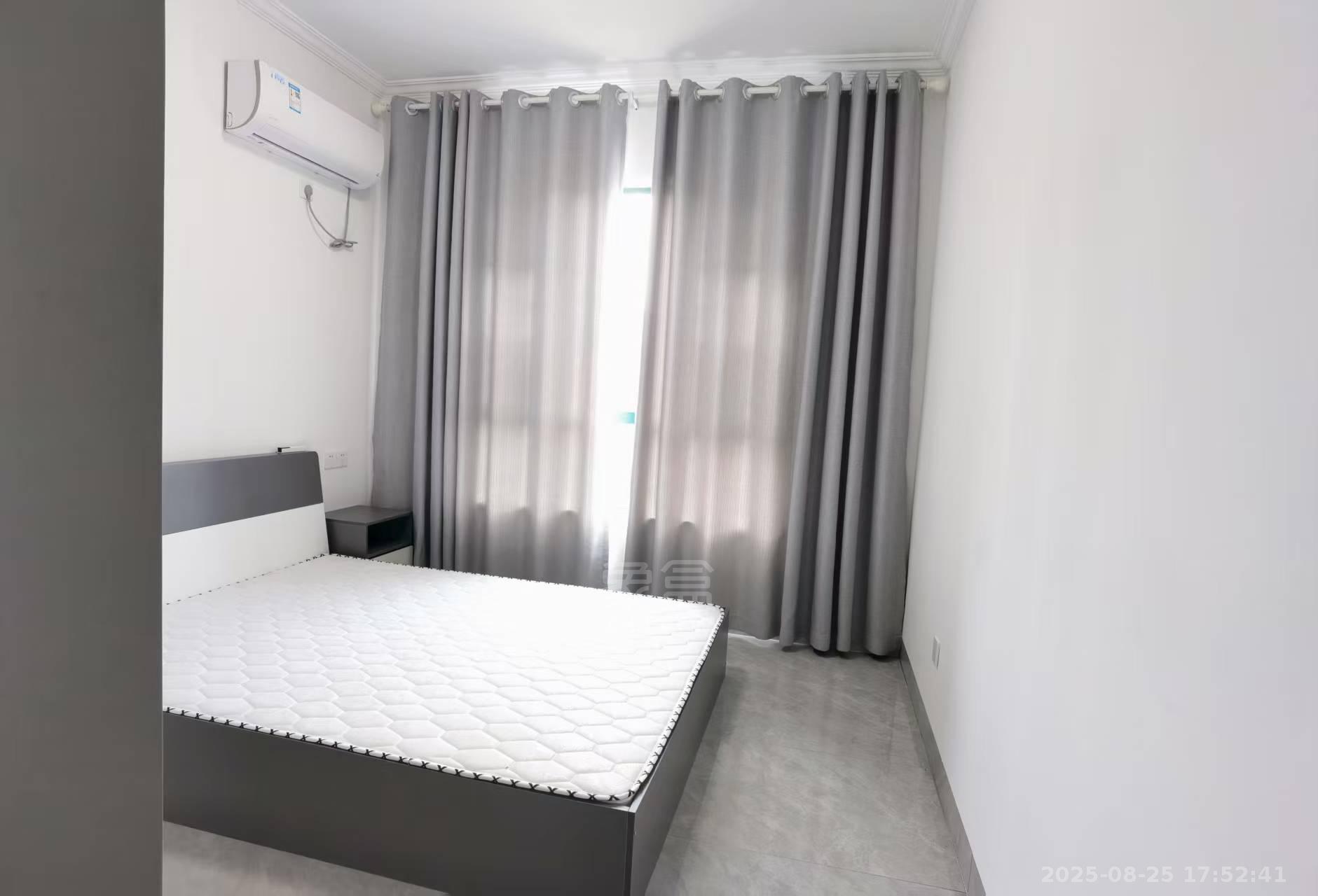 湖景名城  3室2厅1卫   1700.00元/月室内图