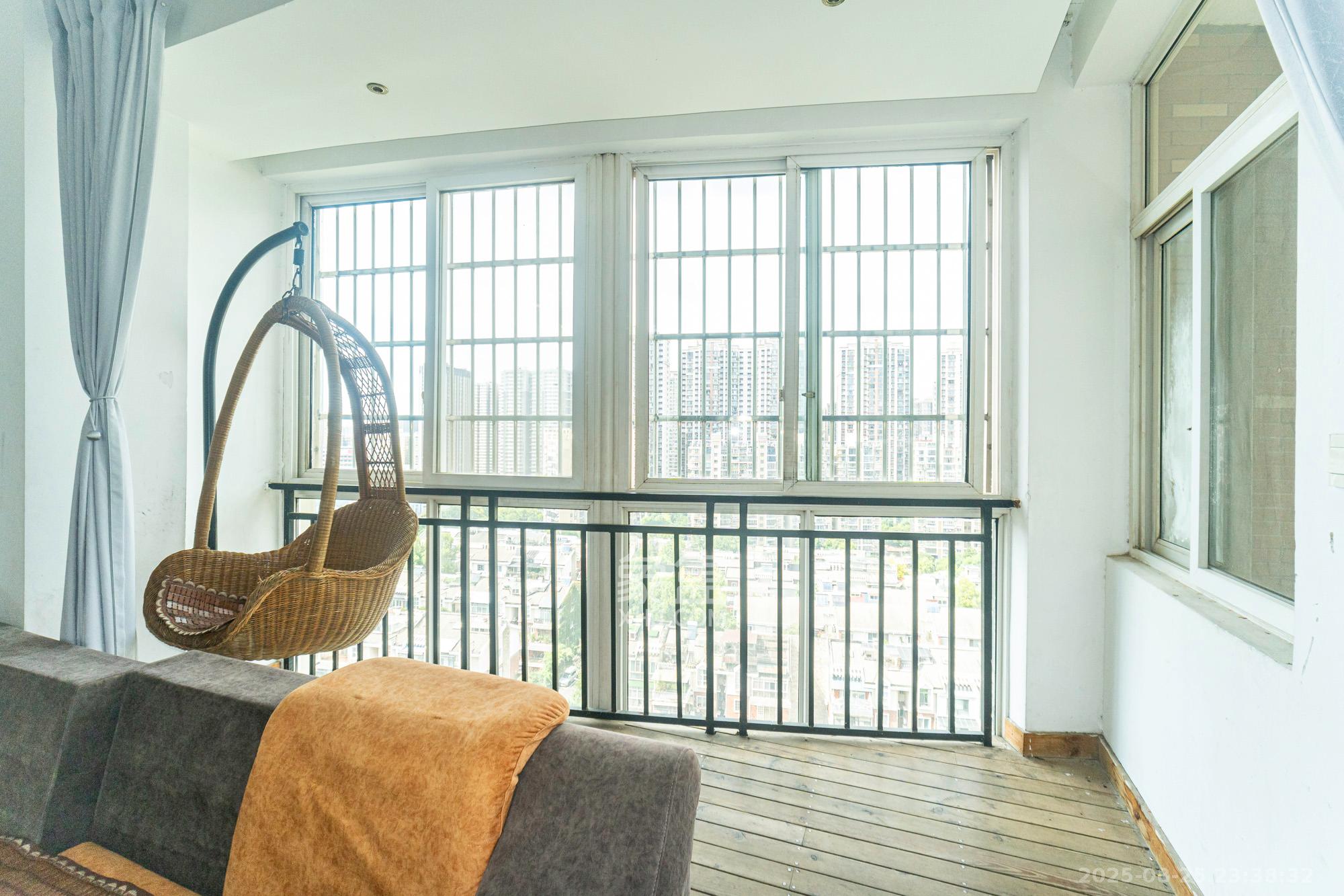 幸福洋房 3室2厅2卫 59.8万 幸福洋房 3室2厅2卫 59.8万阳台