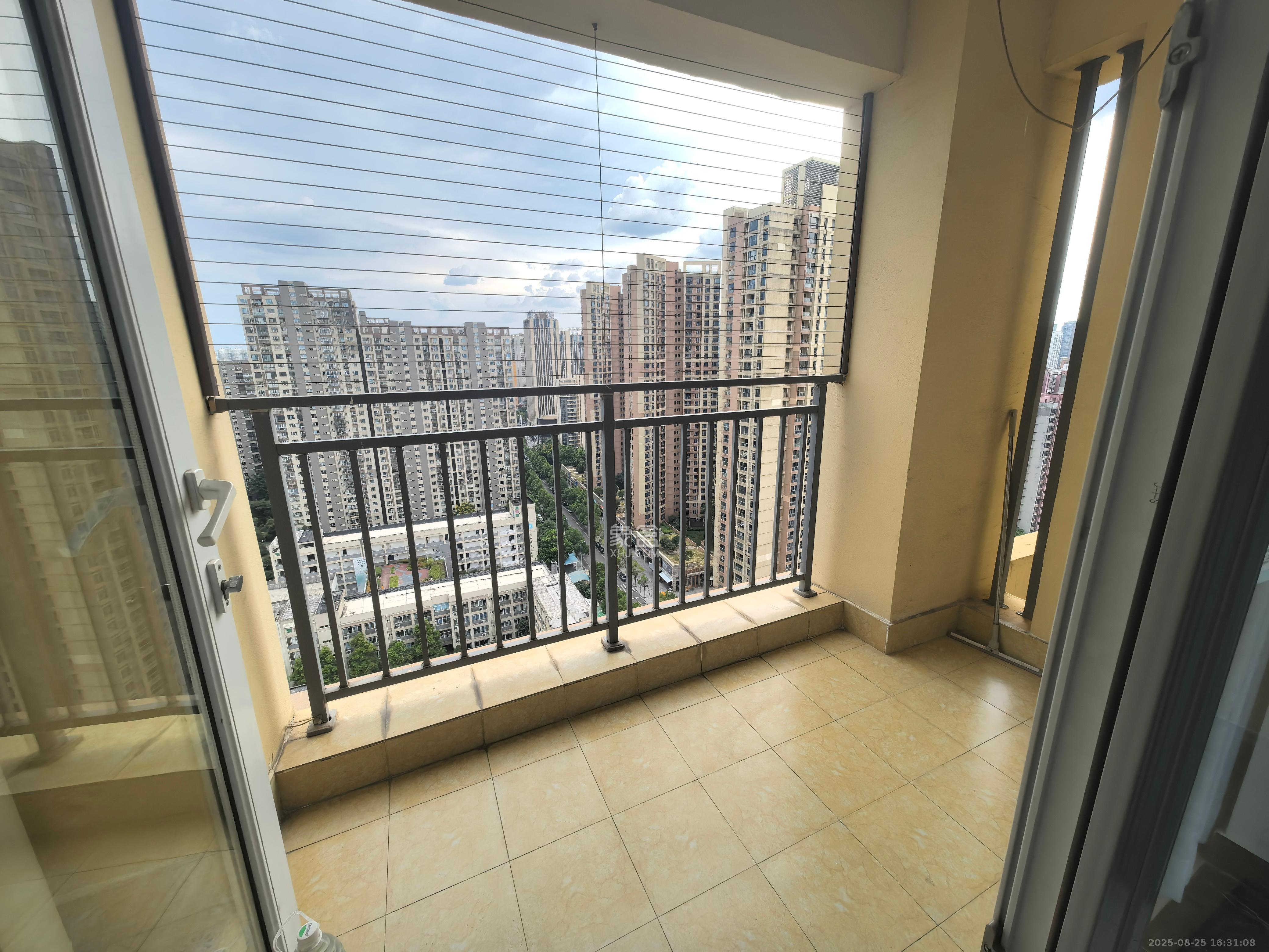 万国城(当代满庭春MOMA)三期  1室2厅1卫    2200.0元/月 万国城(当代满庭春MOMA)三期  1室2厅1卫    2200.0元/月室内图