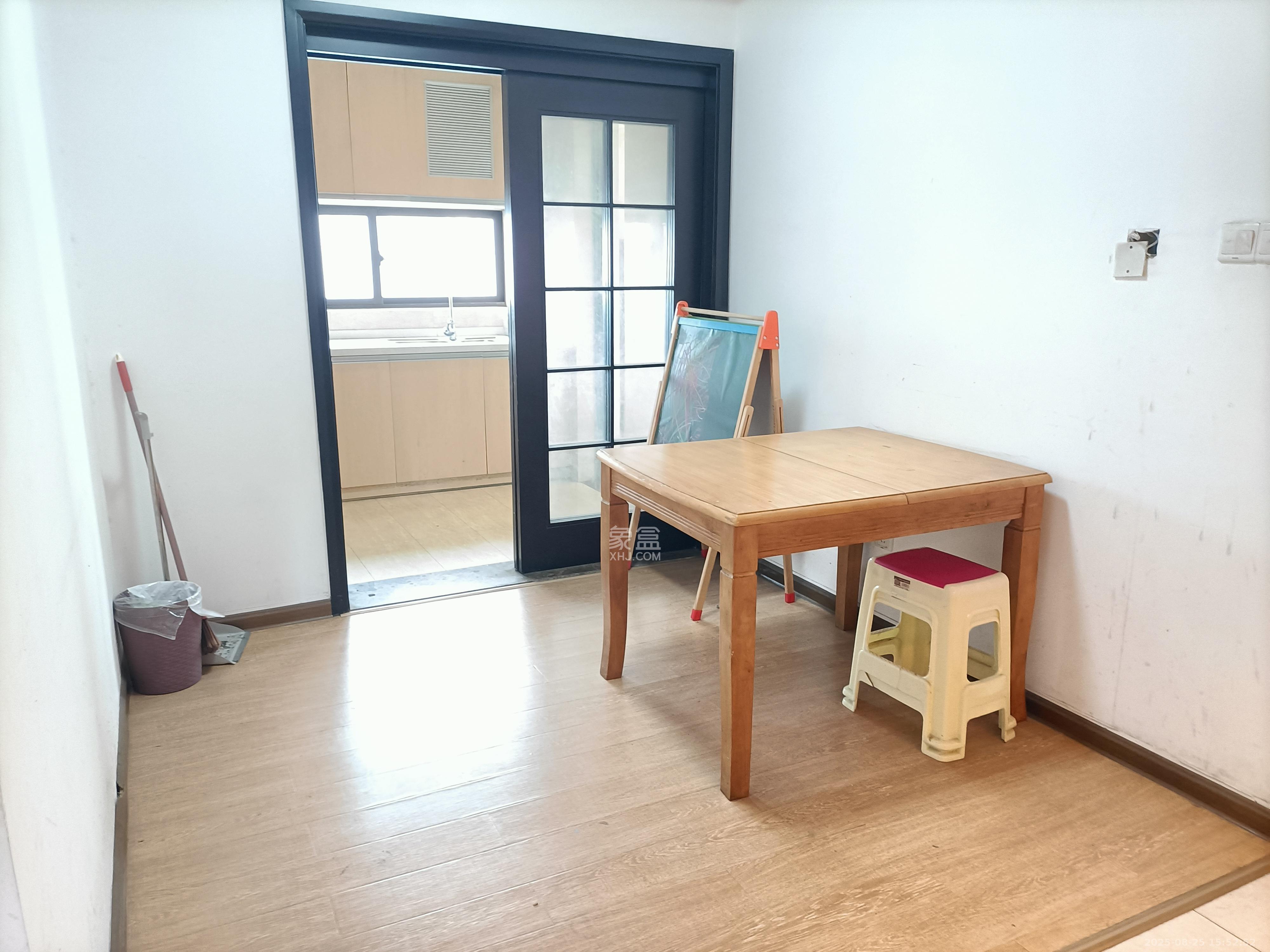 绿地中央广场 3室2厅2卫 3200.0元/月 绿地中央广场 3室2厅2卫 3200.0元/月室内图