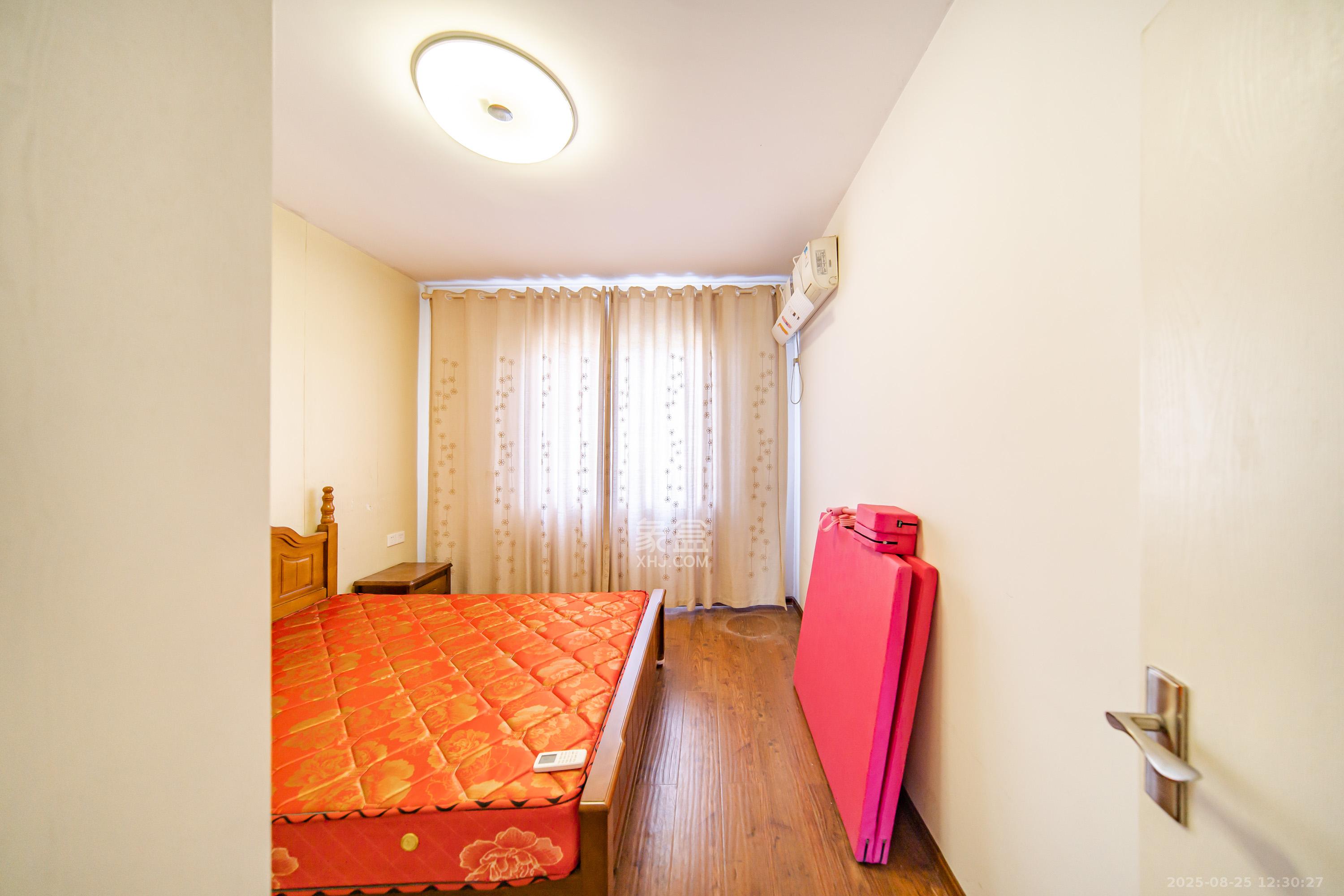 阳光100二期  4室2厅2卫    155.8万卧室