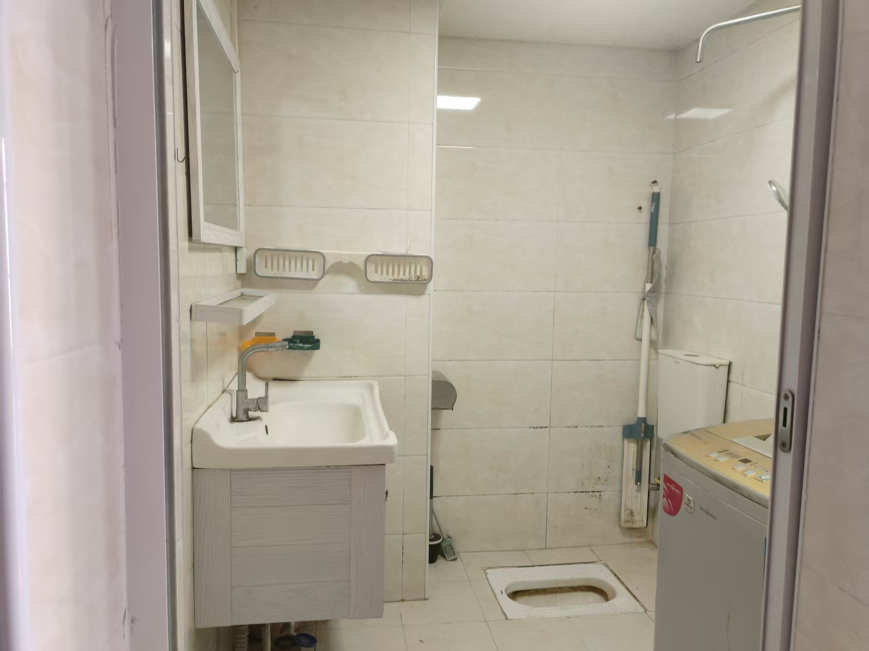 香格里拉 1室1厅1卫 800.0元/月 香格里拉 1室1厅1卫 800.0元/月室内图