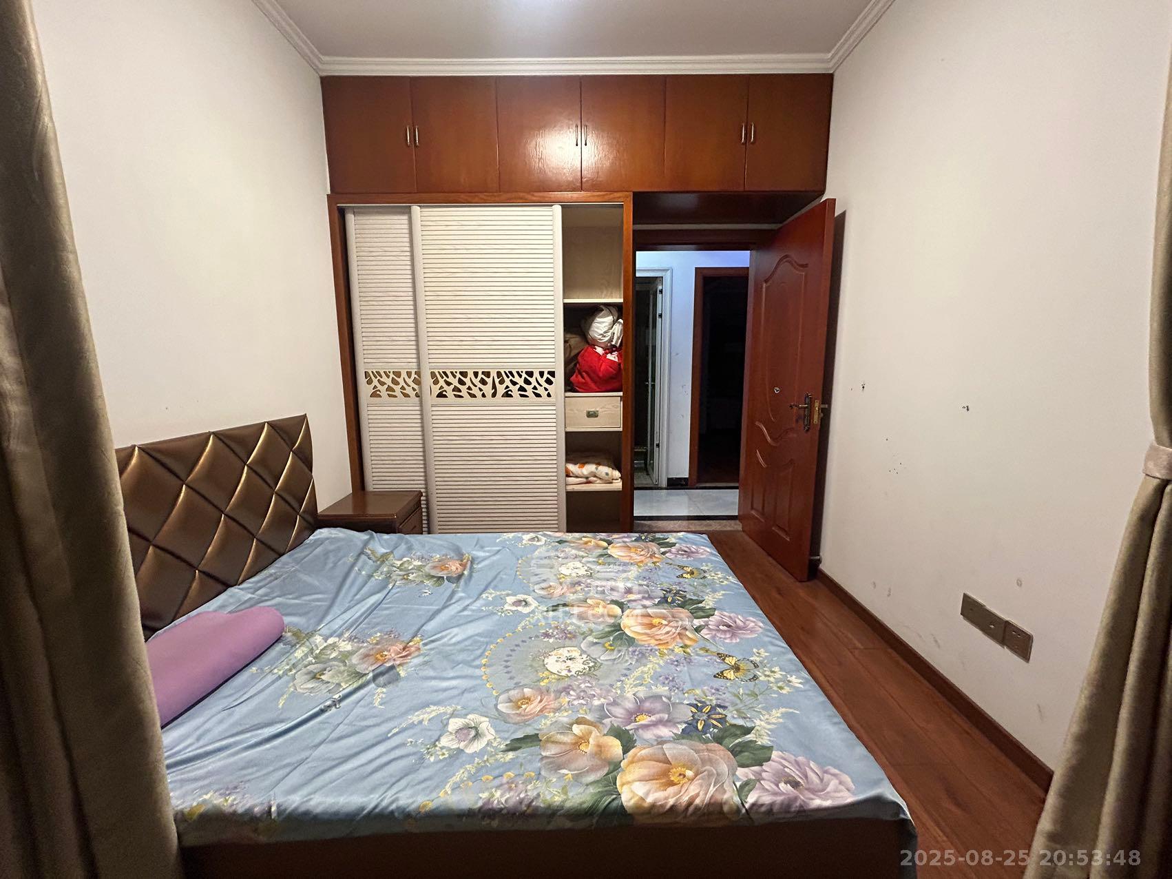 滨江一号(丰泰花园) 3室2厅2卫 2700.0元/月 滨江一号(丰泰花园) 3室2厅2卫 2700.0元/月室内图