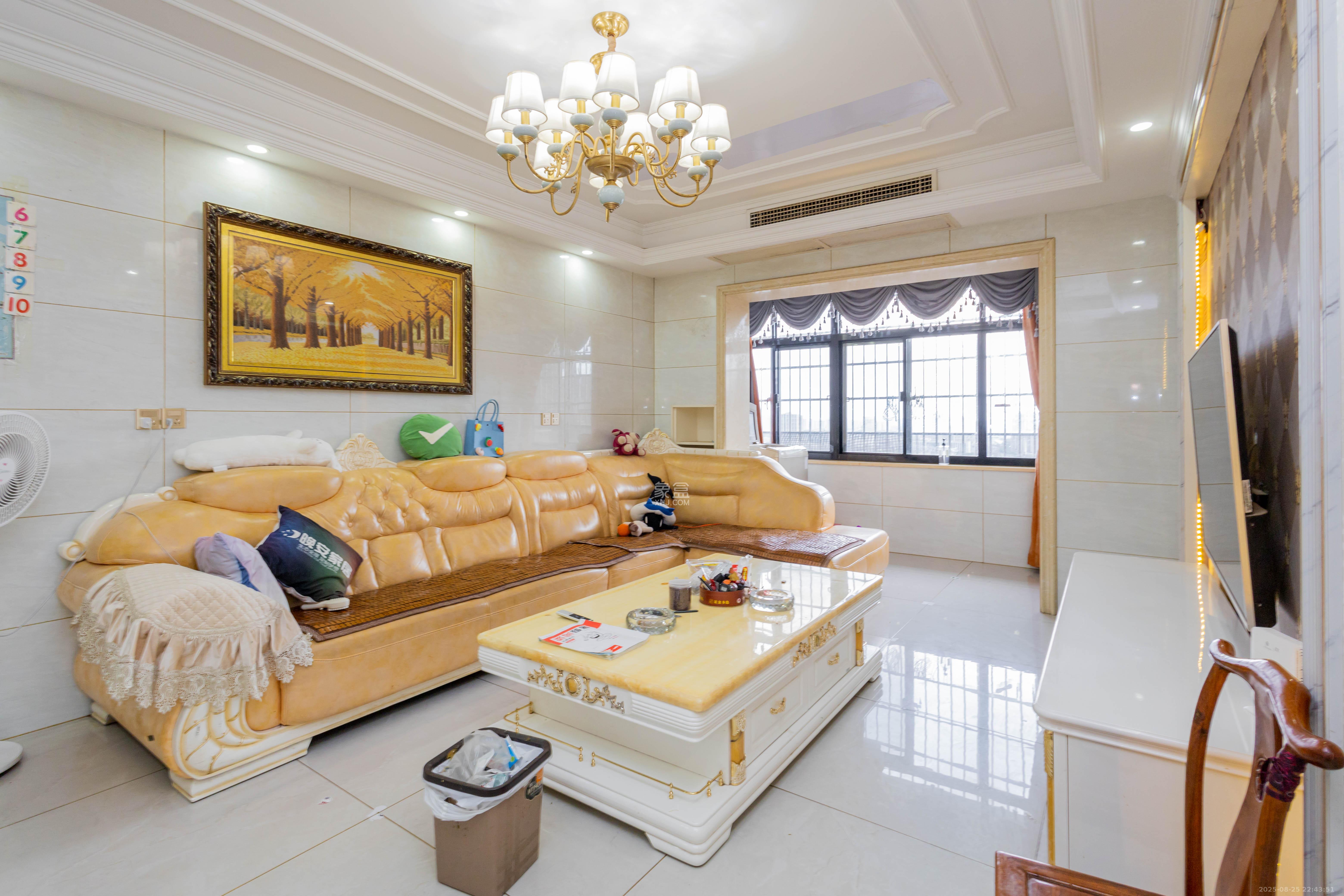 未来蜂巢 3室2厅1卫 69.0万 未来蜂巢 3室2厅1卫 69.0万客厅