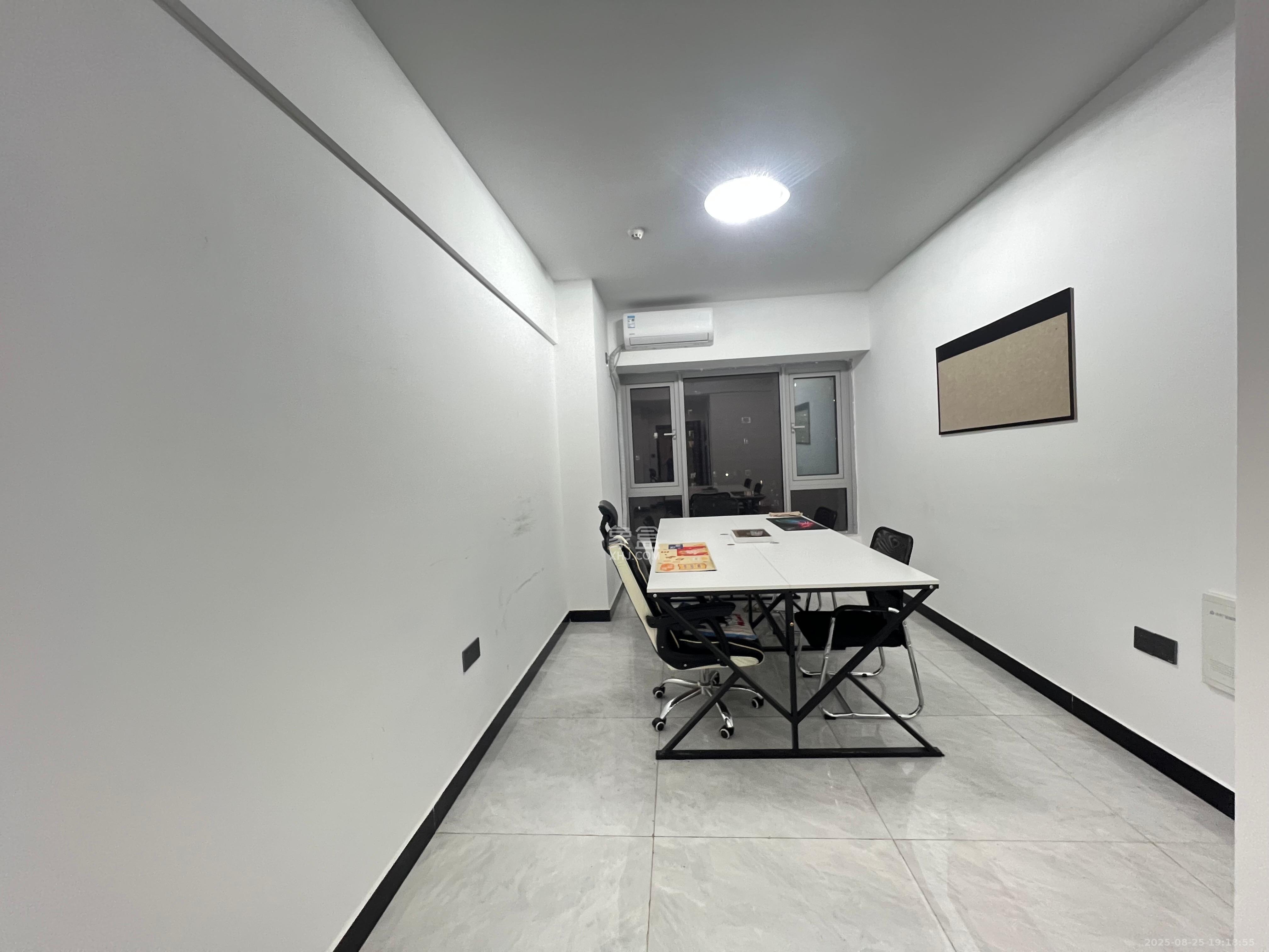 保利天禧EF区  1室0厅0卫    1300.0元/月 保利天禧EF区  1室0厅0卫    1300.0元/月室内图