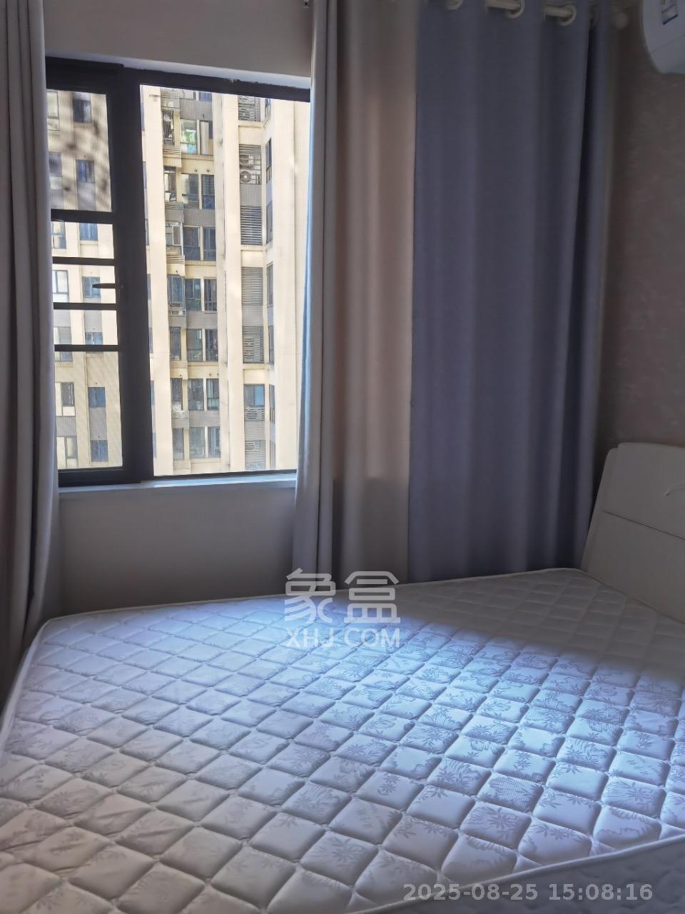 长房半岛蓝湾（观山月）  3室2厅1卫    2600.0元/月室内图