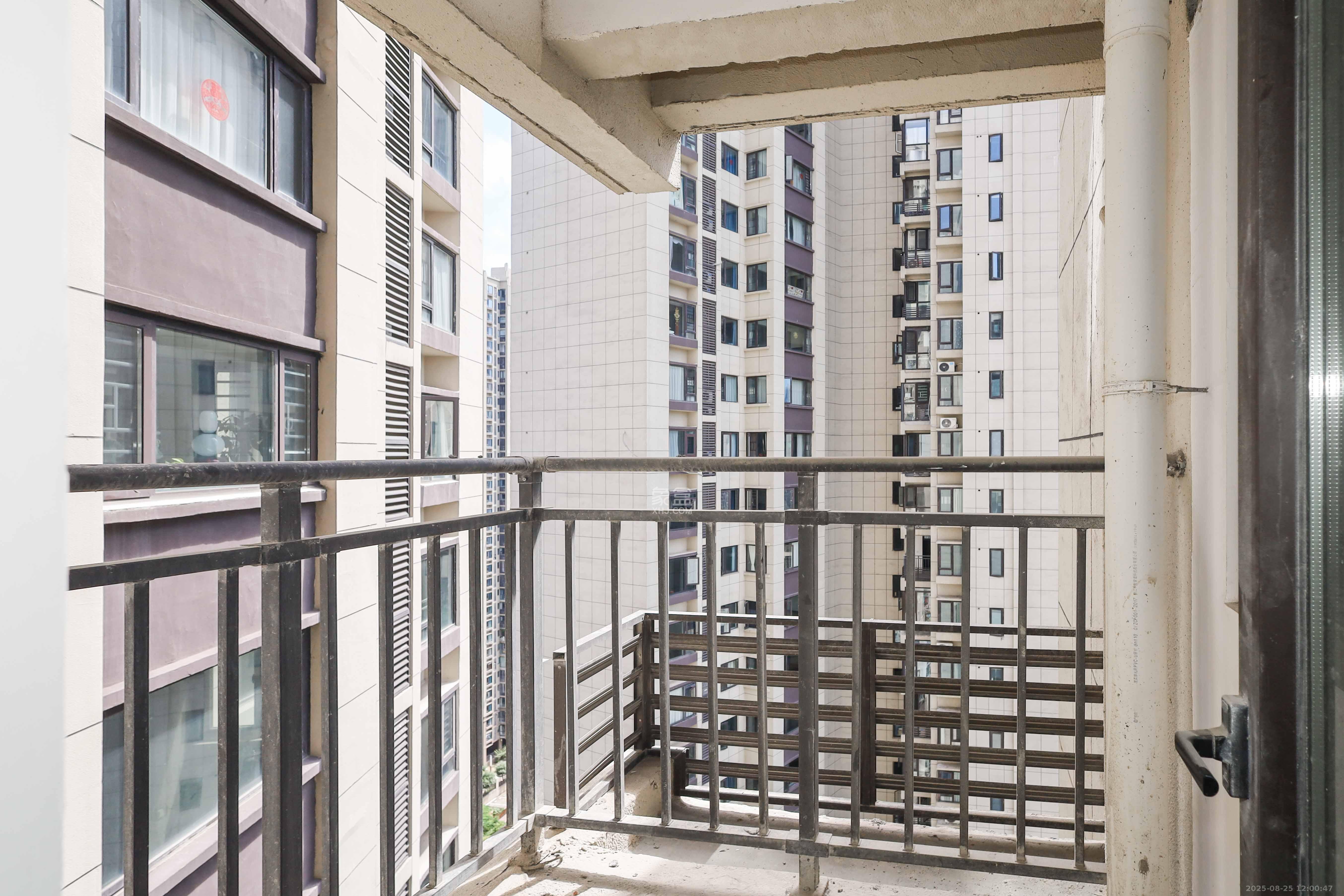 中国铁建梅溪青秀三期  3室2厅1卫    140.0万 中国铁建梅溪青秀三期  3室2厅1卫    140.0万阳台