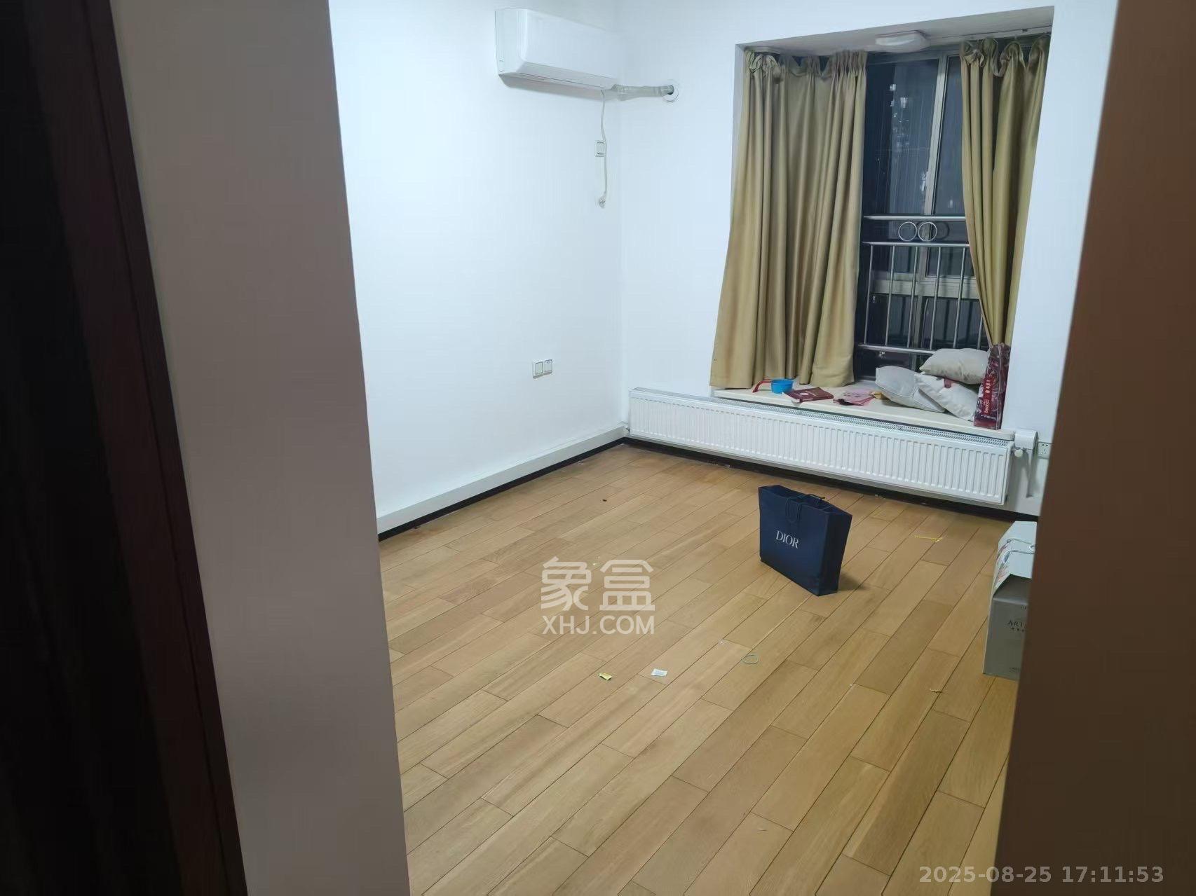 润沁园(润沁公馆) 4室2厅2卫 4500.0元/月 润沁园(润沁公馆) 4室2厅2卫 4500.0元/月室内图