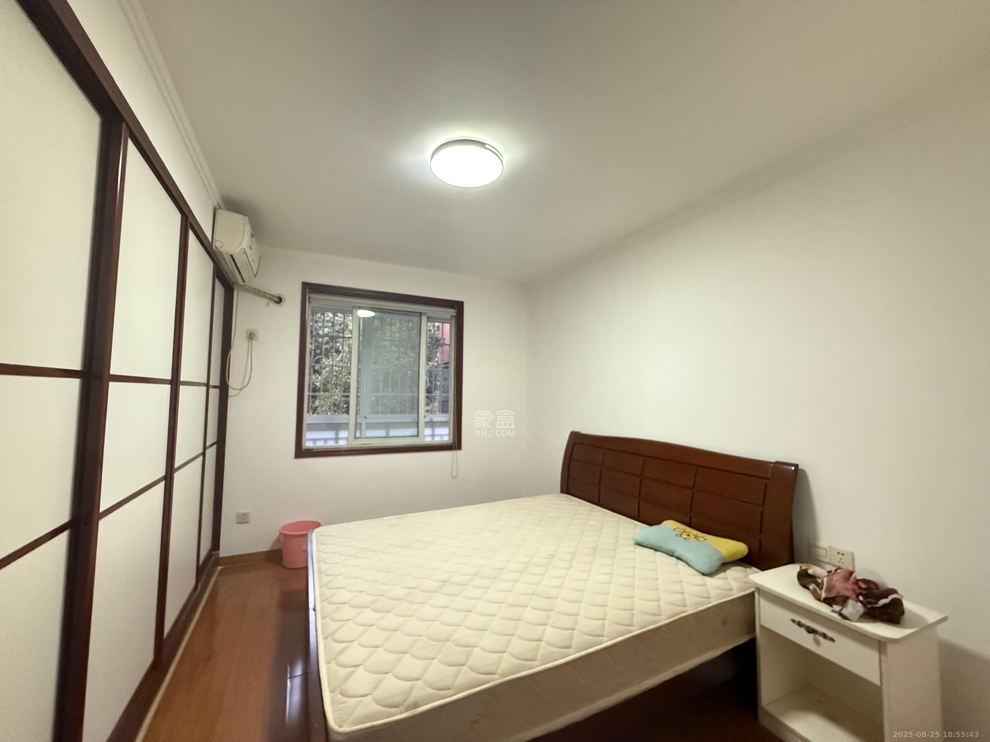 学府华庭  4室2厅2卫    2300.0元/月室内图